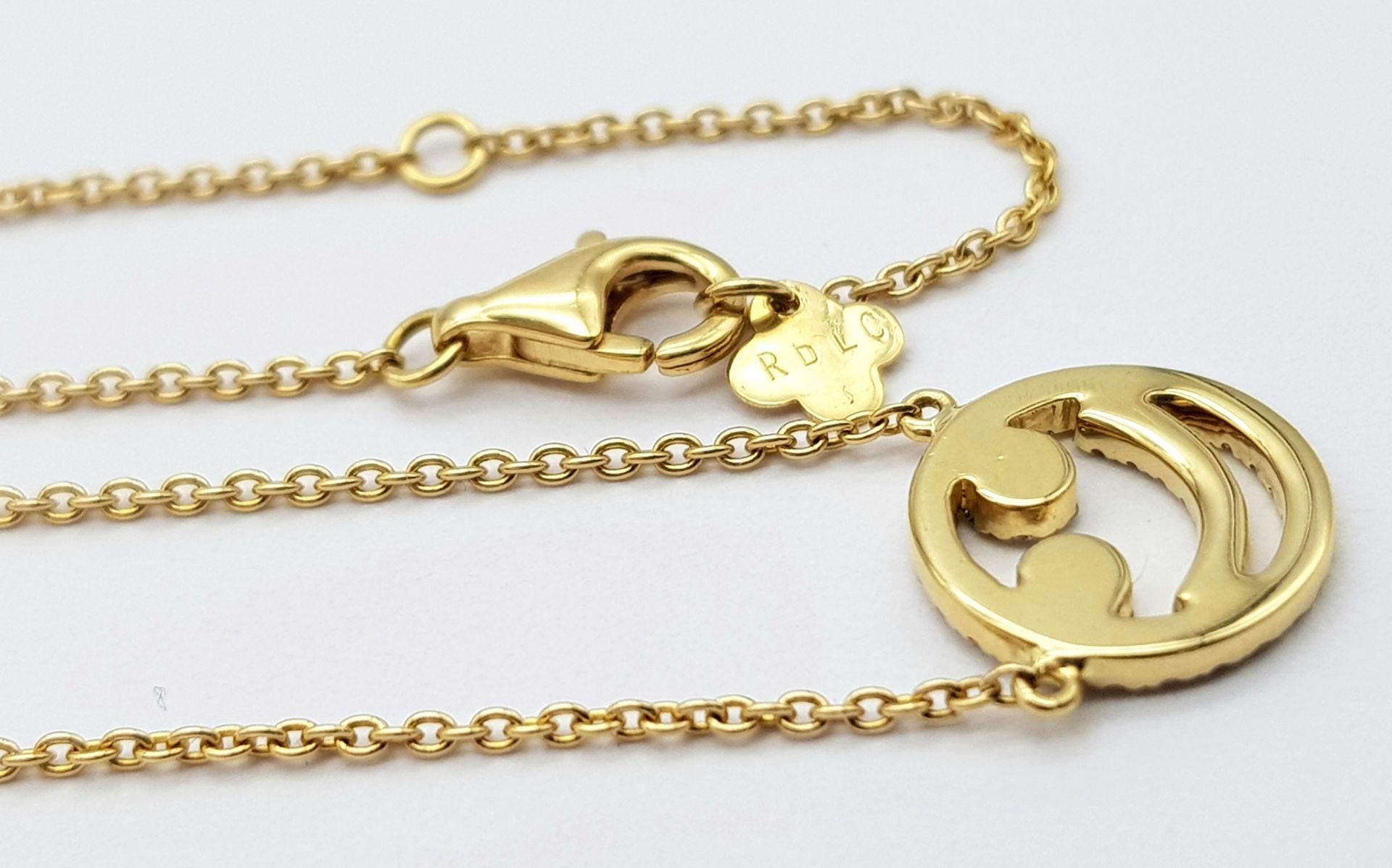 An 18K Gold Diamond Smiley Face Pendant on an 18K Yellow Gold Disappearing Necklace. 1cm diameter - Image 3 of 7