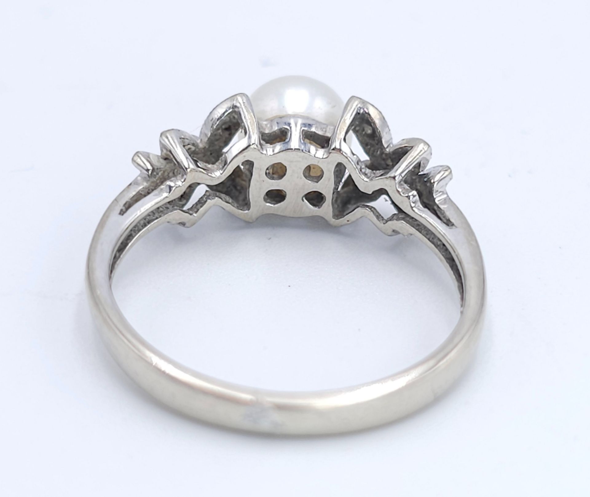 A 14K White Gold, Pearl and Diamond Ring. Central pearl with diamond accents. Size L 1/2. 2.5g total - Image 4 of 6
