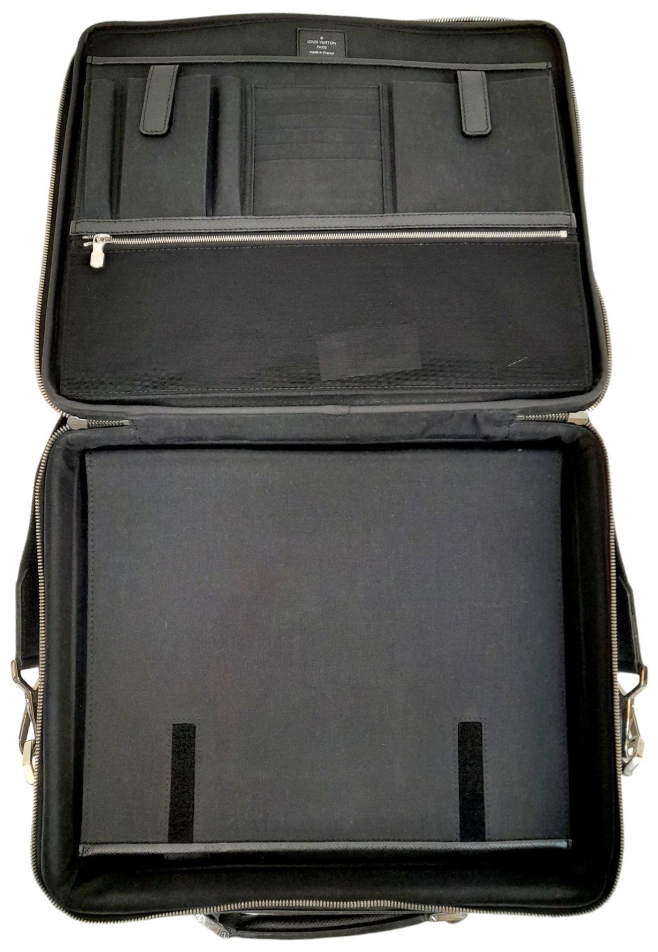 A Louis Vuitton Black Business Bag. Leather exterior with silver-toned hardware, zipped - Bild 6 aus 12