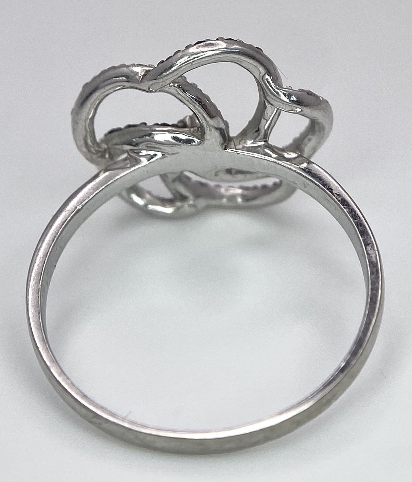 A 9K White Gold Black ad White Diamond Decorative Floral Ring. Size N. 2g total weight. - Image 4 of 7
