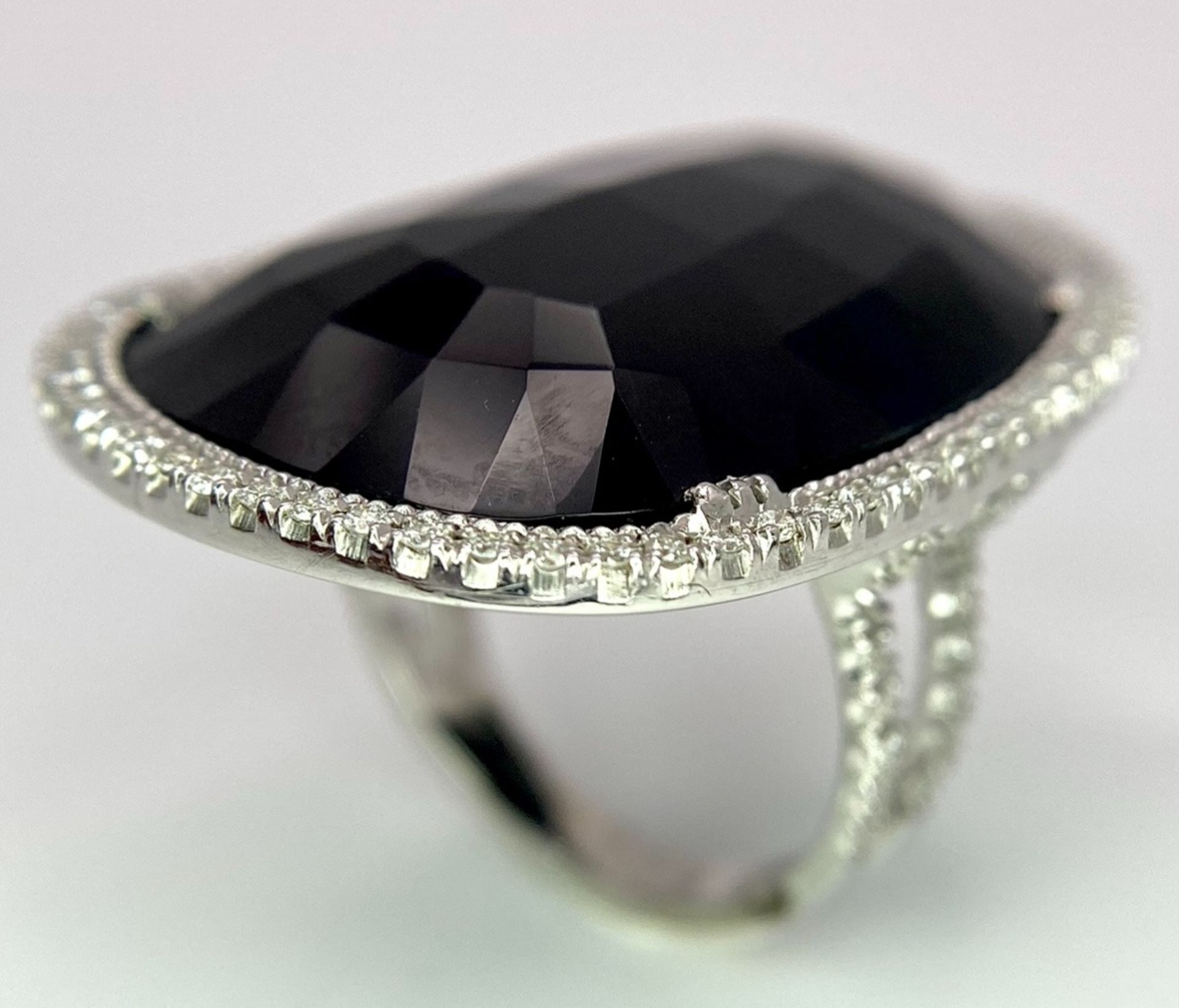 A Beautiful 18k White Gold Black Onyx and Diamond Ladies Dress Ring. Faceted black onyx with a - Image 6 of 8