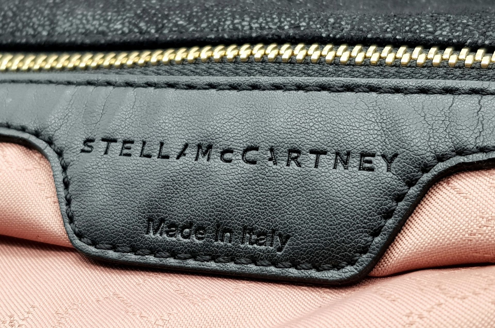 A Stella McCartney Black Falabella Shoulder/Tote Bag. Faux suede exterior with gold-toned heavy - Bild 9 aus 11