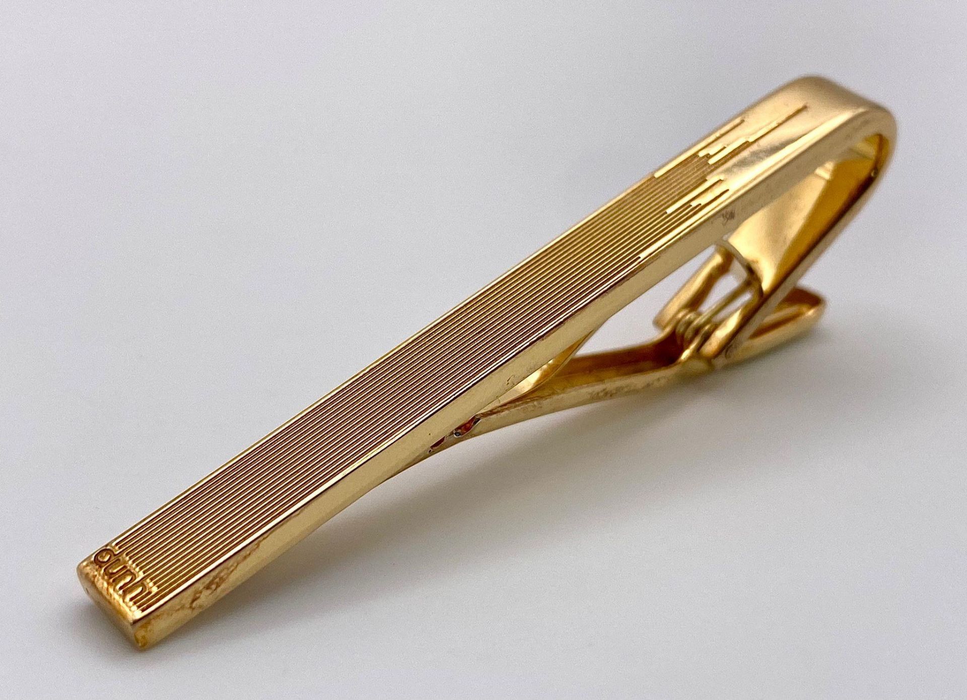 A Dunhill 925 Silver Gold Plated Tie Clip. 6cm. 12.35g weight. Comes with original Dunhill - Image 2 of 7