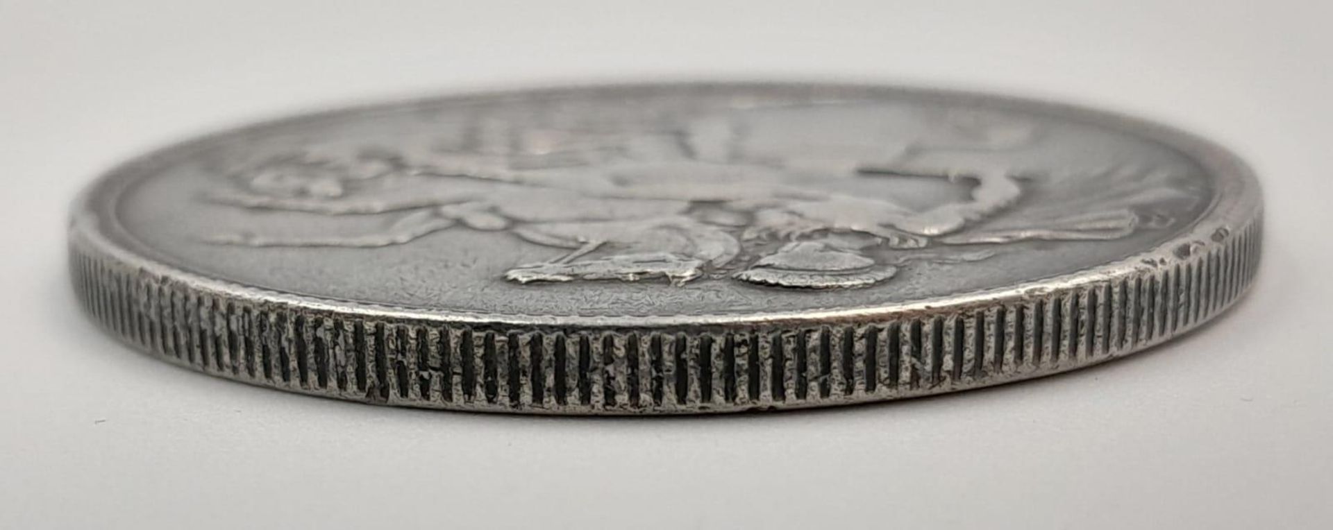 An 1899 Queen Victoria Silver Crown Coin. VF/EF grade but please see photos. - Bild 2 aus 3