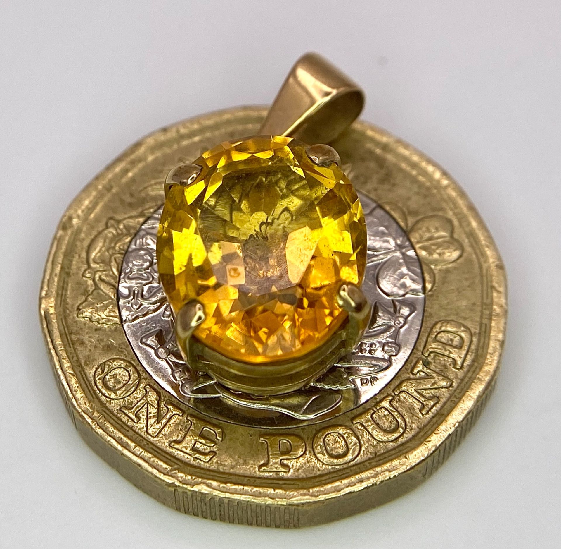 A Vintage 9K Yellow Gold Citrine Pendant. Oval cut, rich cognac colour. 2cm. 1.76g - Image 3 of 5