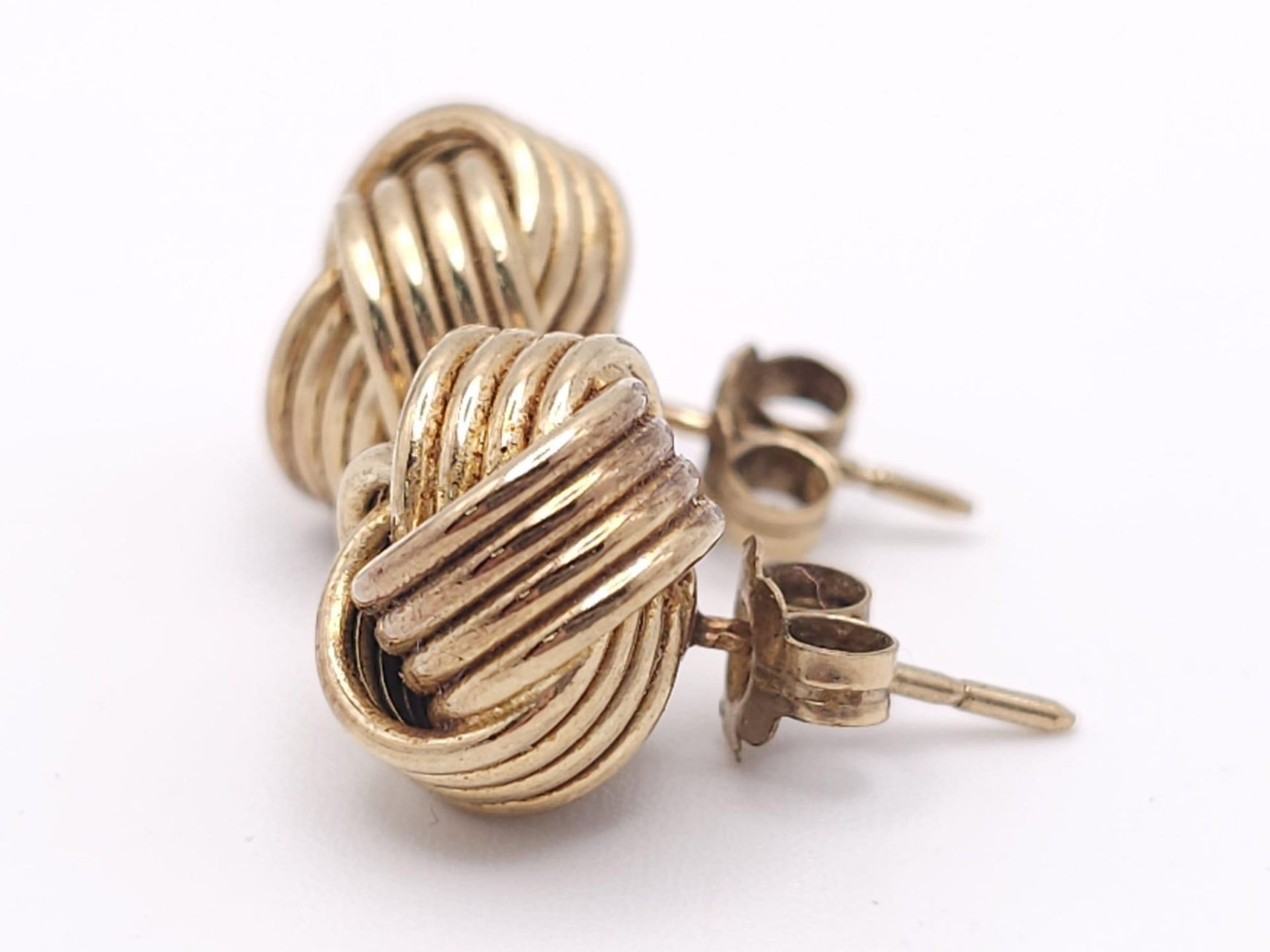 A Pair of 9k Yellow Gold Knot Stud Earrings. 3.8g total weight. Ref: 16469 - Image 3 of 6