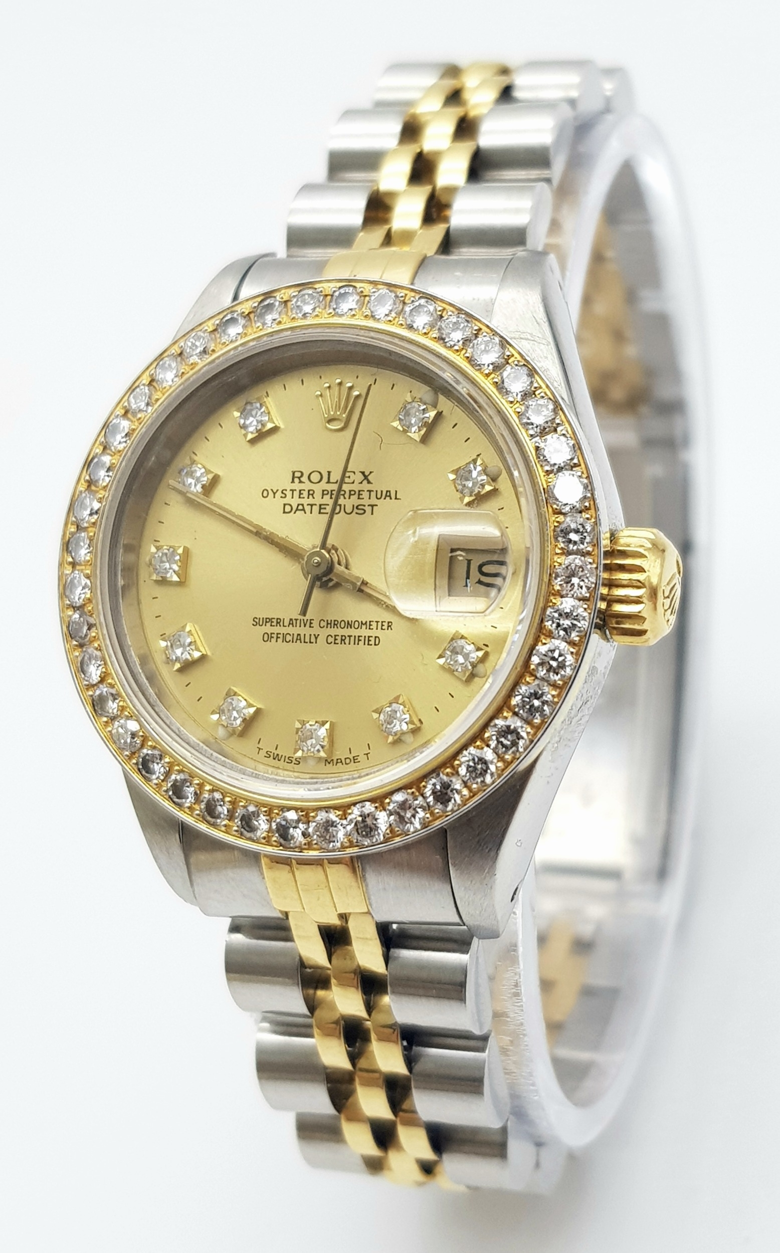 THE CLASSIC LADIES ROLEX BI-METAL OYSTER PERPETUAL DATEJUST WATCH IN VERY GOOD CONDITION HAVING A - Image 2 of 11
