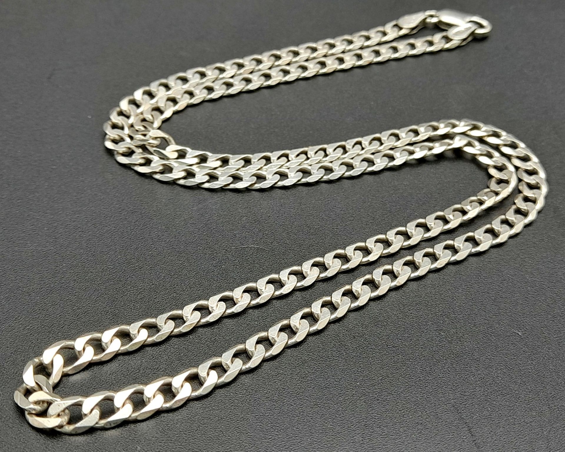 A Sterling Silver Kerb Link Chain Necklace. 51.5cm Length. 5mm Width, 14.28 Grams.