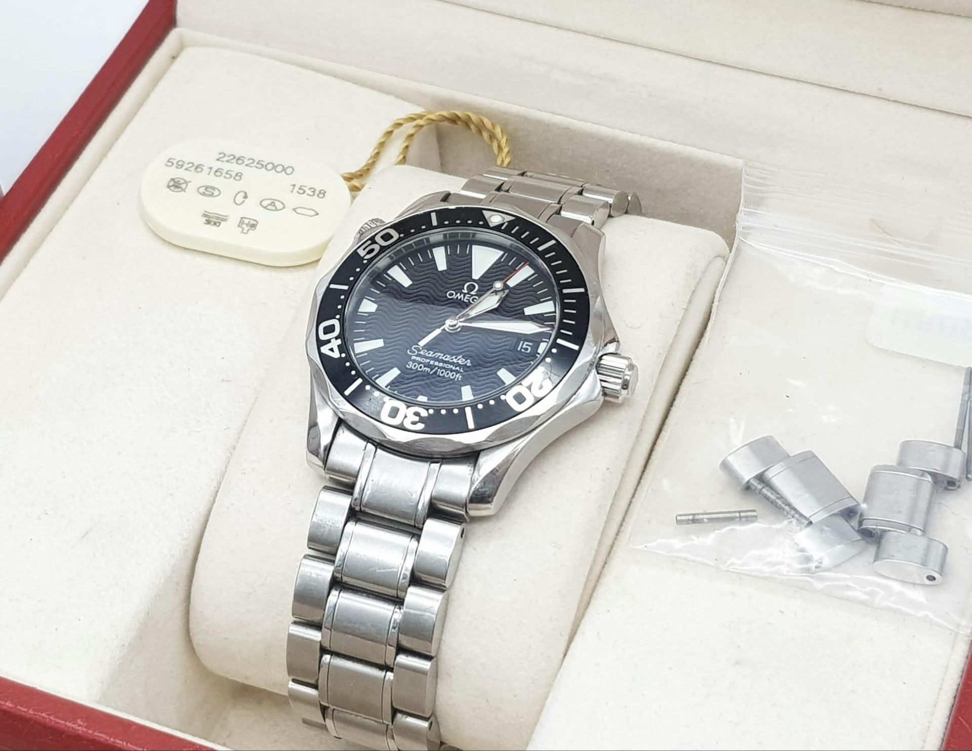 An Omega Seamaster Professional Quartz Gents Watch. Model 22625000. Calibre - 1538 - Manufactured - Image 7 of 9