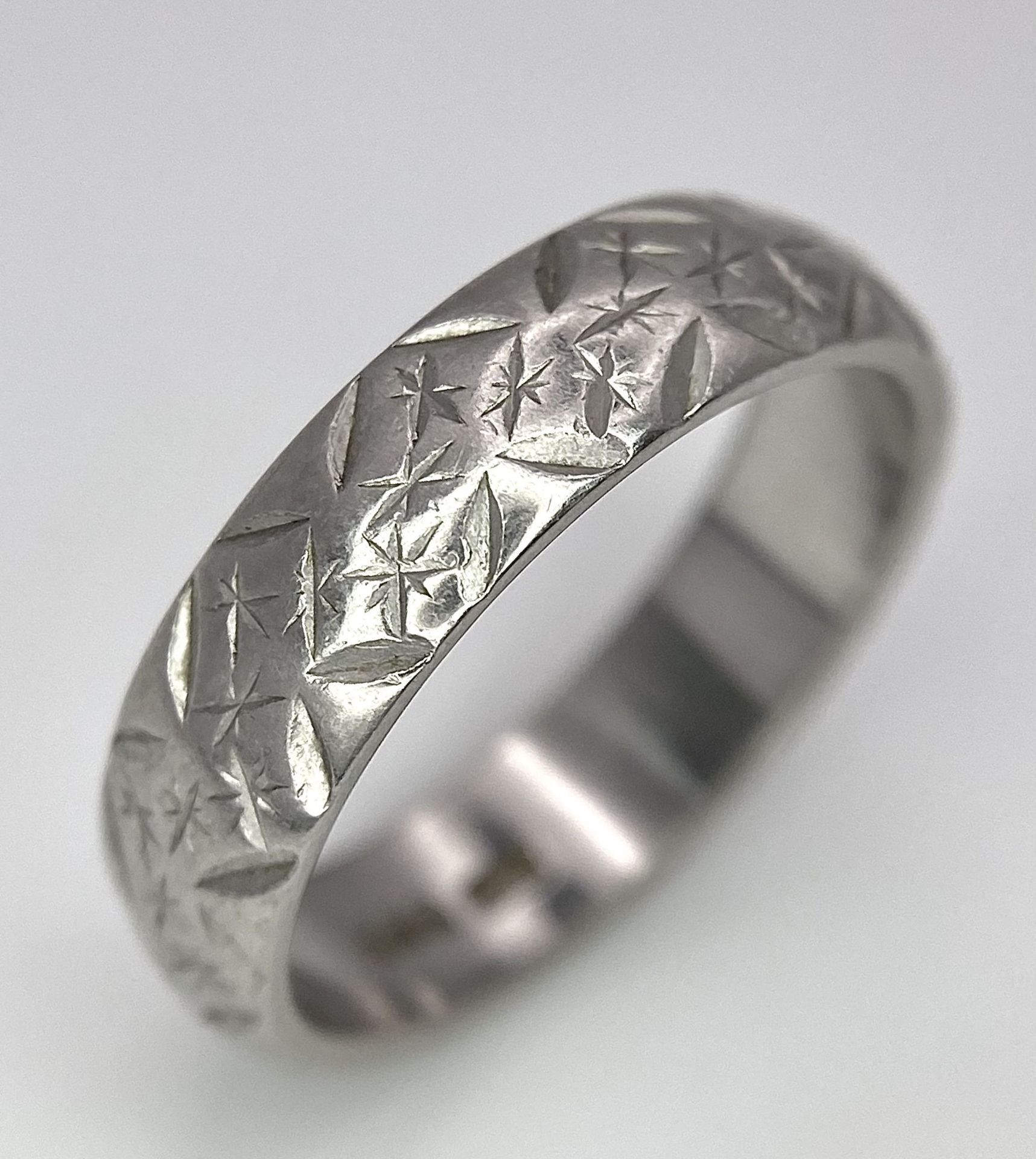A Vintage Platinum Band Ring with Geometric Decorative Pattern. 5mm width. Size P. 7.5g - Image 2 of 6