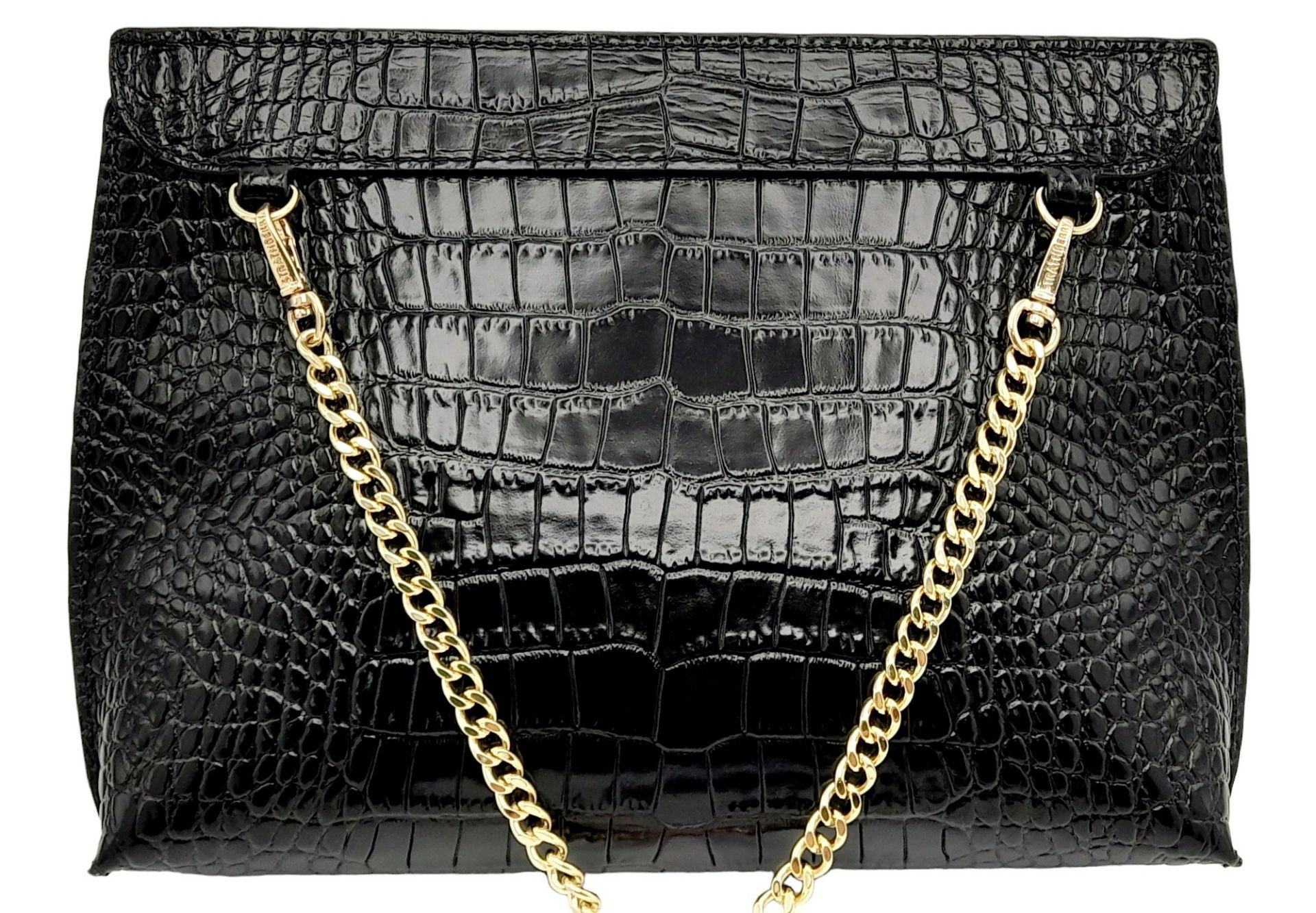A Strathberry Black THE STYLIST Crossbody Bag. Crocodile embossed leather exterior with gold-toned - Bild 7 aus 10