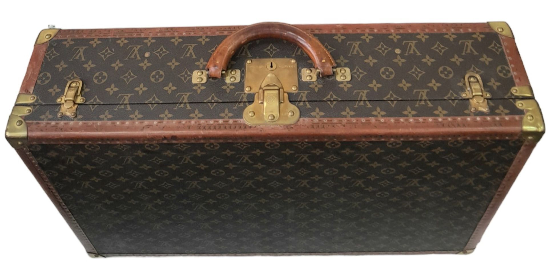 A Vintage Possibly Antique Louis Vuitton Suitcase. The last lot of our LV trilogy. Canvas monogram - Bild 3 aus 13