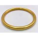 A Lovely Vintage 18K Gold Large Bangle. 8cm inner diameter. Fully UK hallmarked. 28.3g