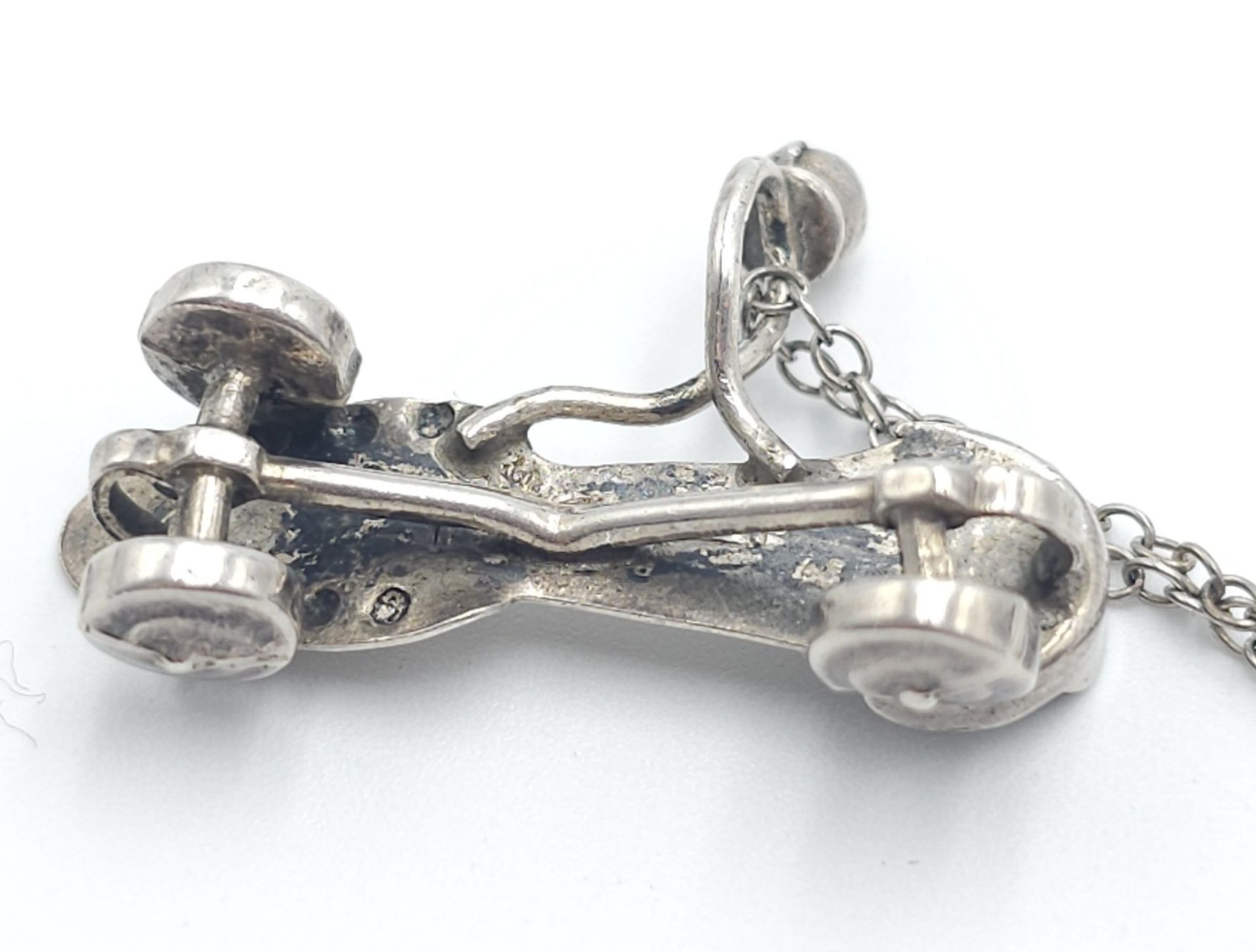 A Vintage Silver Roller Skate Pendant Necklace. 42cm Length. Silver Pendant has a Registered Mark on - Bild 3 aus 9