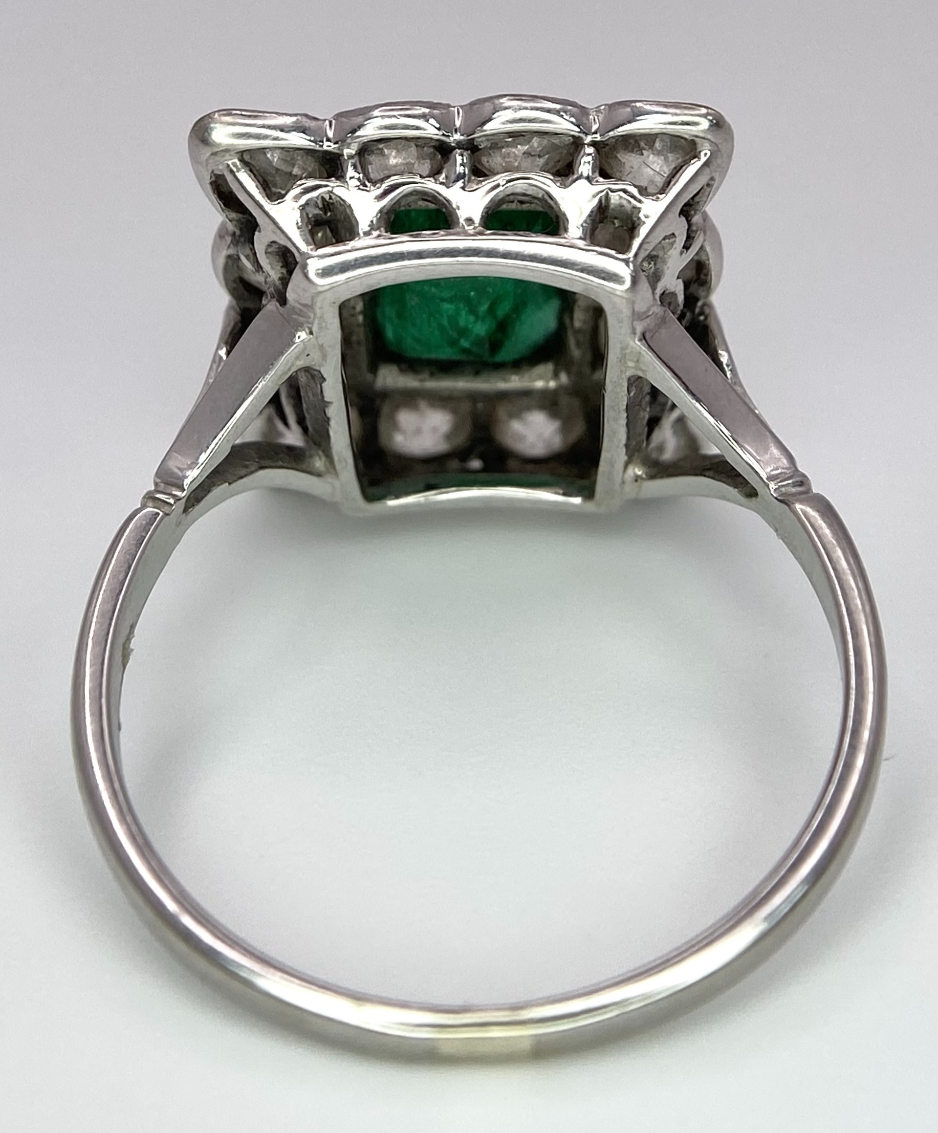 AN 18K WHITE GOLD (TESTED) EDWARDIAN OLD CUT DIAMOND AND EMERALD CLUSTER RING. 1.20CT OF OLD CUT - Image 4 of 9