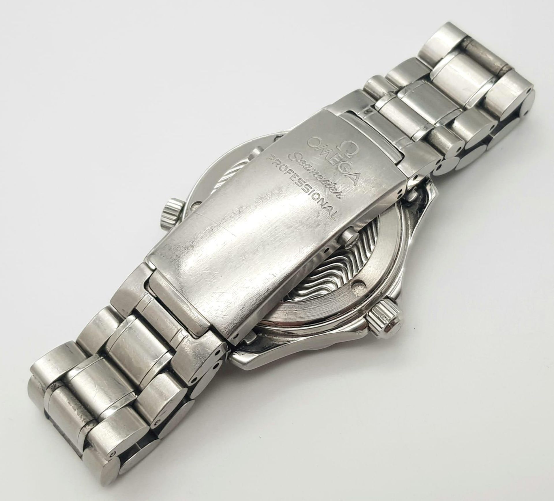 An Omega Seamaster Professional Quartz Gents Watch. Model 22625000. Calibre - 1538 - Manufactured - Image 4 of 9