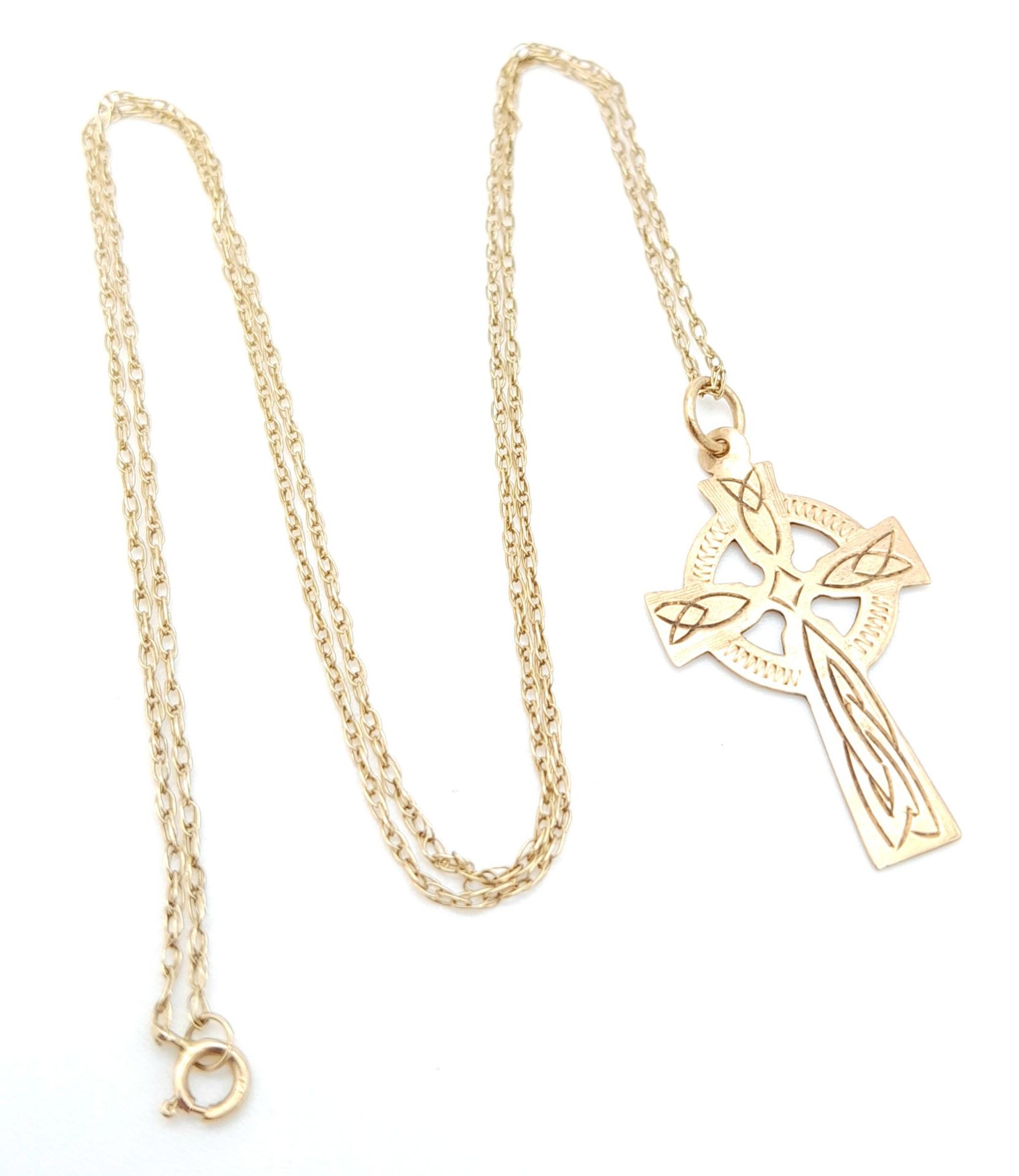 A 9 K yellow chain necklace with a Celtic cross pendant. Chain length: 46 cm, weight: 1.7 g. - Image 3 of 5