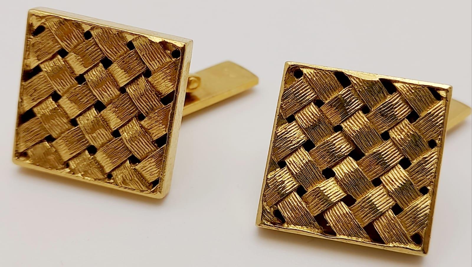 A PAIR OF 18K GOLD CARTIER STYLE CUFFLINKS WITH U.K. HALLMARK . 16.5gms - Image 2 of 6