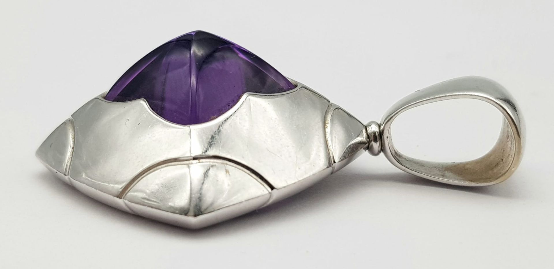 An 18K White Gold Bulgari Pyramid Amethyst Pendant. 5cm. 15.5g total weight. Ref: 016532 - Bild 5 aus 6