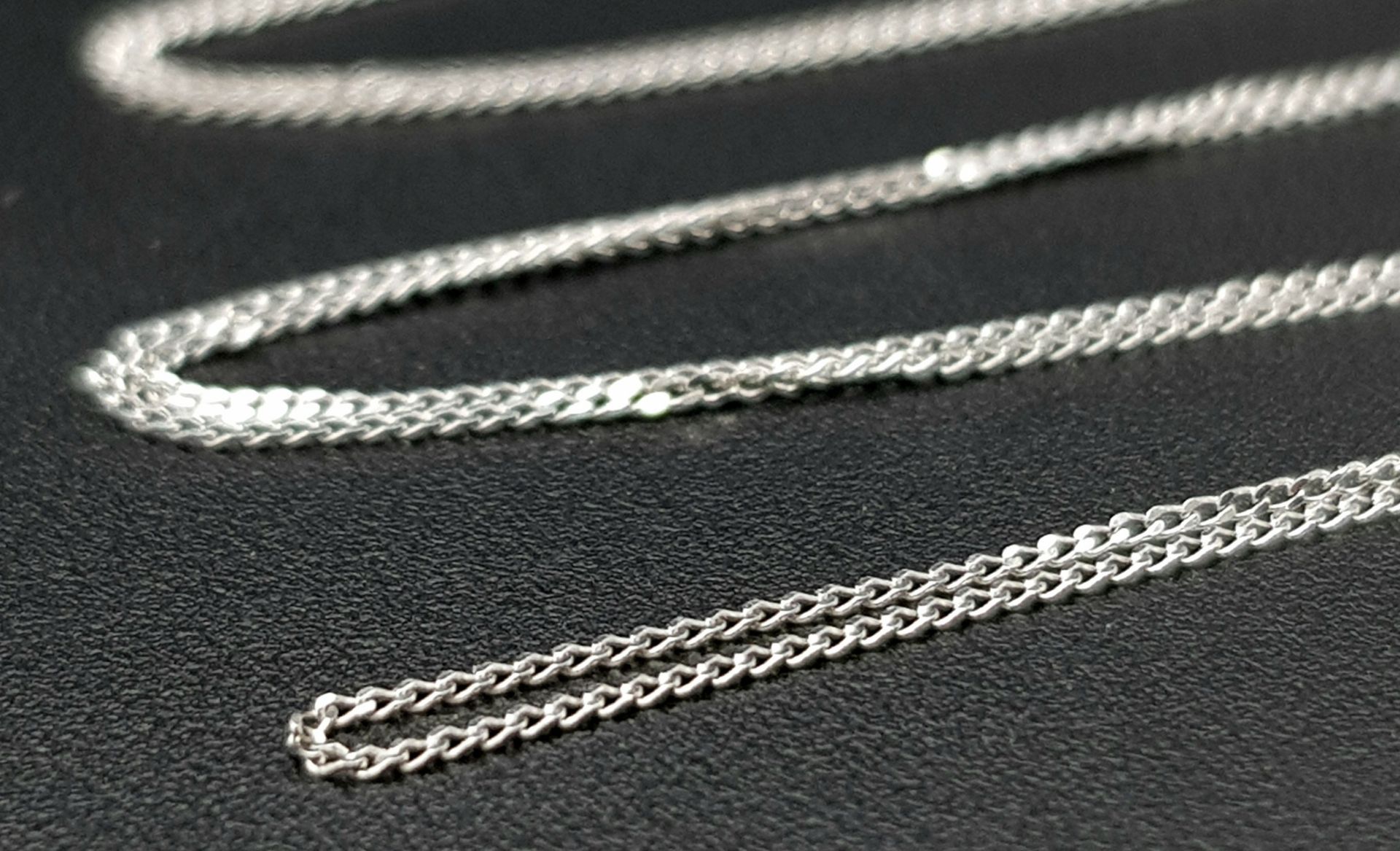 A 9 K white gold disappearing chain necklace, length: 44 cm, weight: 0.5 g. - Image 3 of 4
