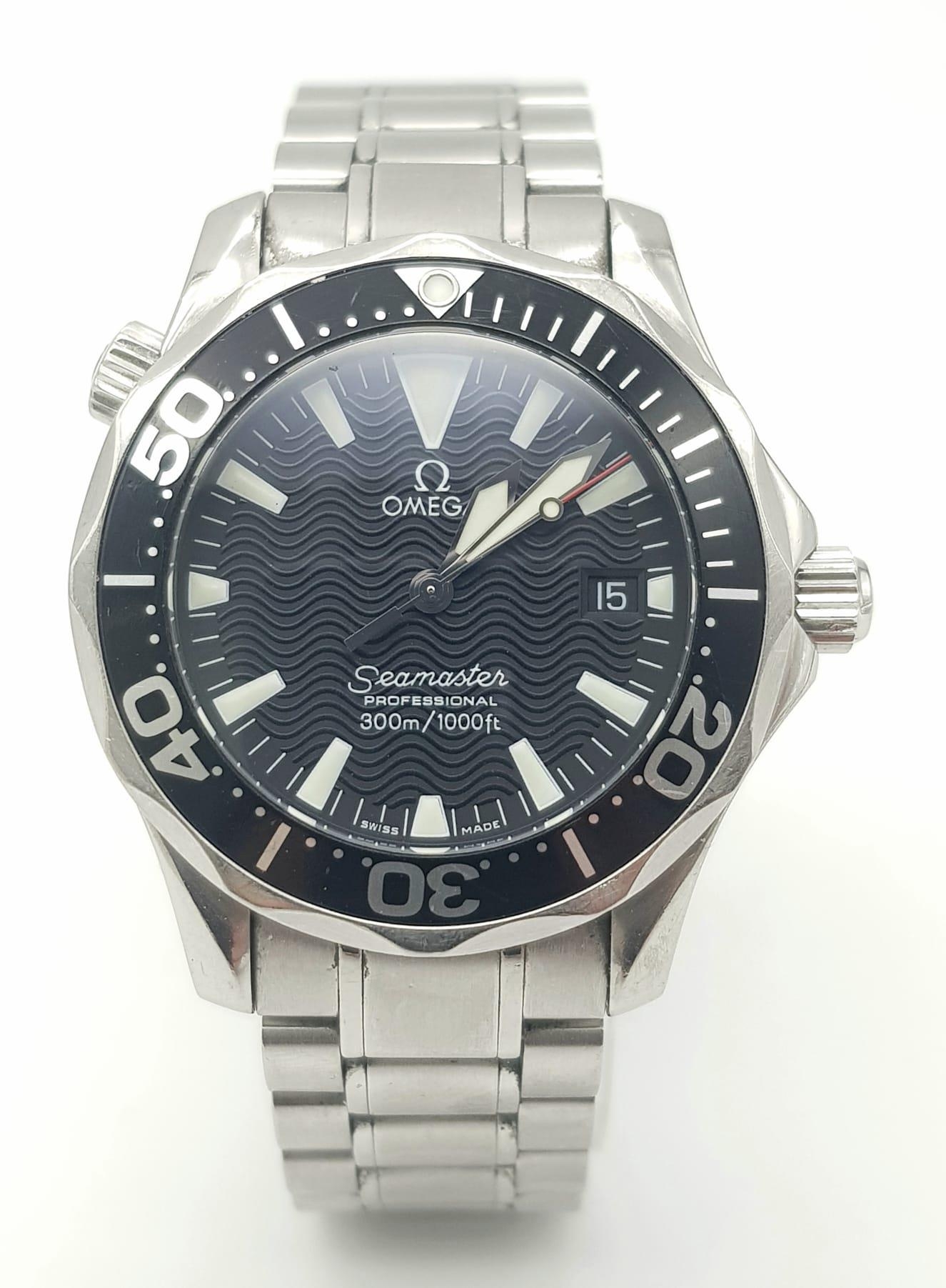 An Omega Seamaster Professional Quartz Gents Watch. Model 22625000. Calibre - 1538 - Manufactured
