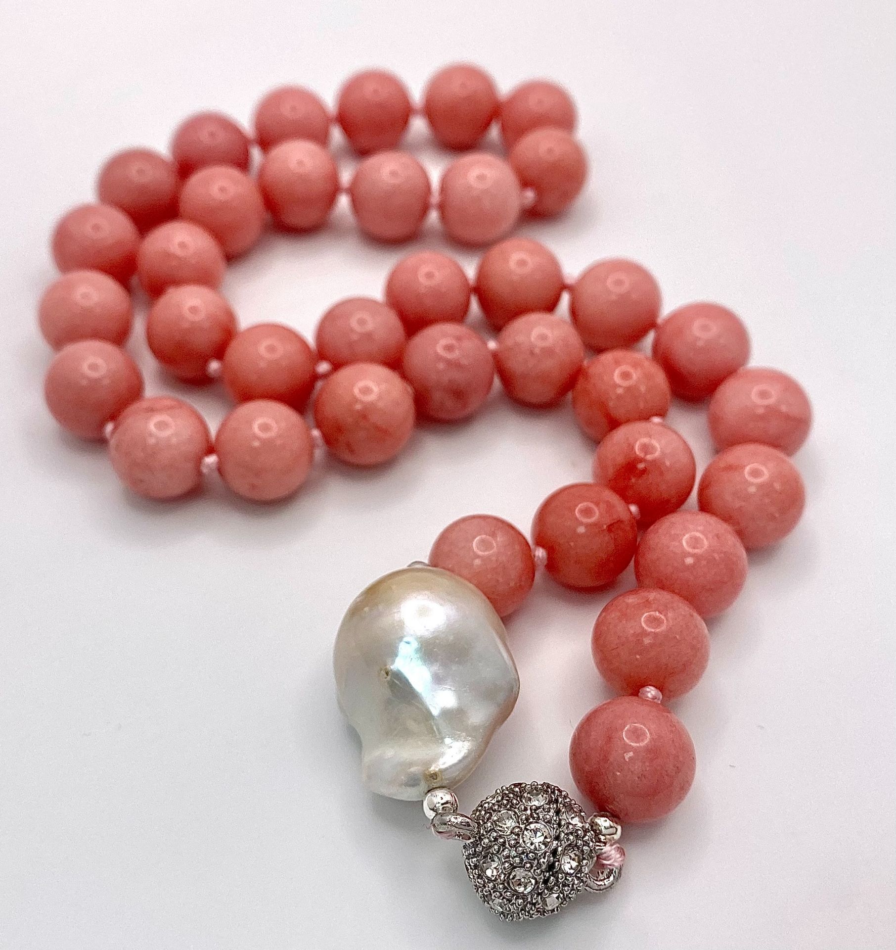 A Gorgeous Pink Rhodochrosite Beaded Necklace with Keisha Baroque Pearl Interrupter and - Bild 2 aus 3