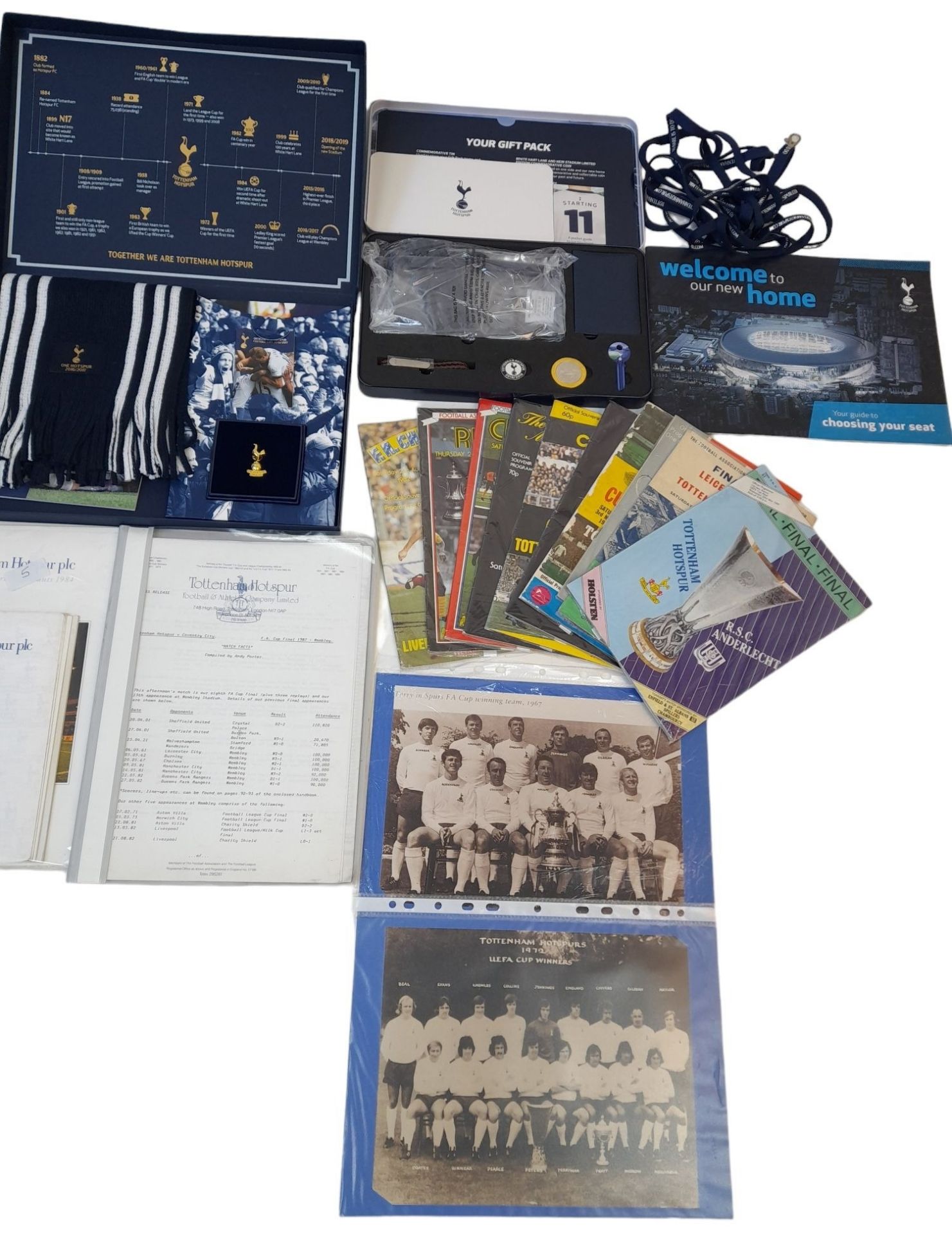Selection of Spurs cup final/Charity Shield programmes and others, including 1961 FA Cup final v - Bild 4 aus 4