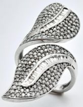 An incredibly attractive sterling silver and 14 K white gold-plated ring with a naturalistic