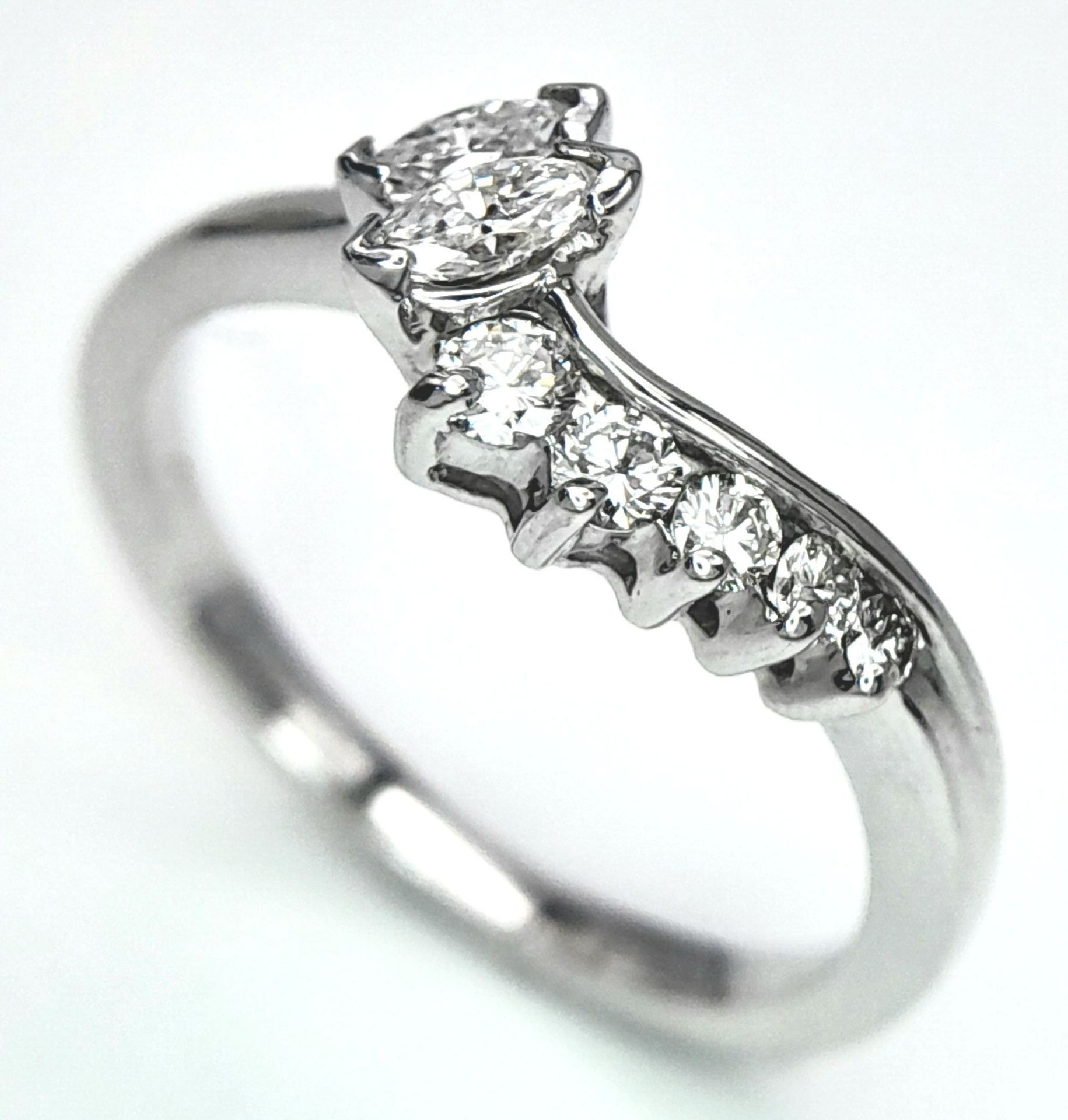 A 14K White Gold (tested) Mixed Cut Diamond Crossover Ring. Size N. 2.9g total weight. - Bild 3 aus 6