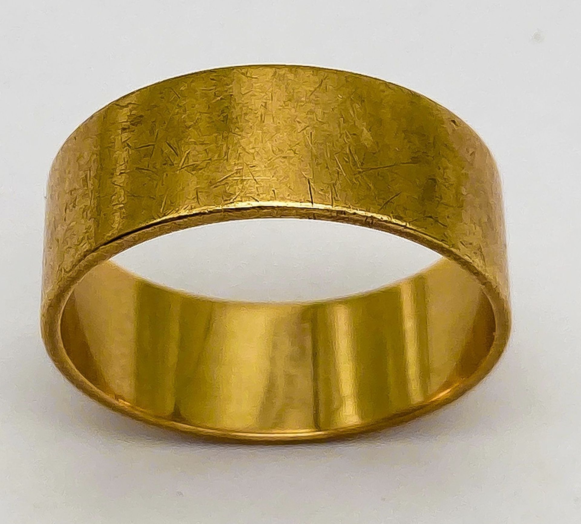 A 9 K yellow gold band ring, size: U, weight: 5.7 g. - Image 3 of 6