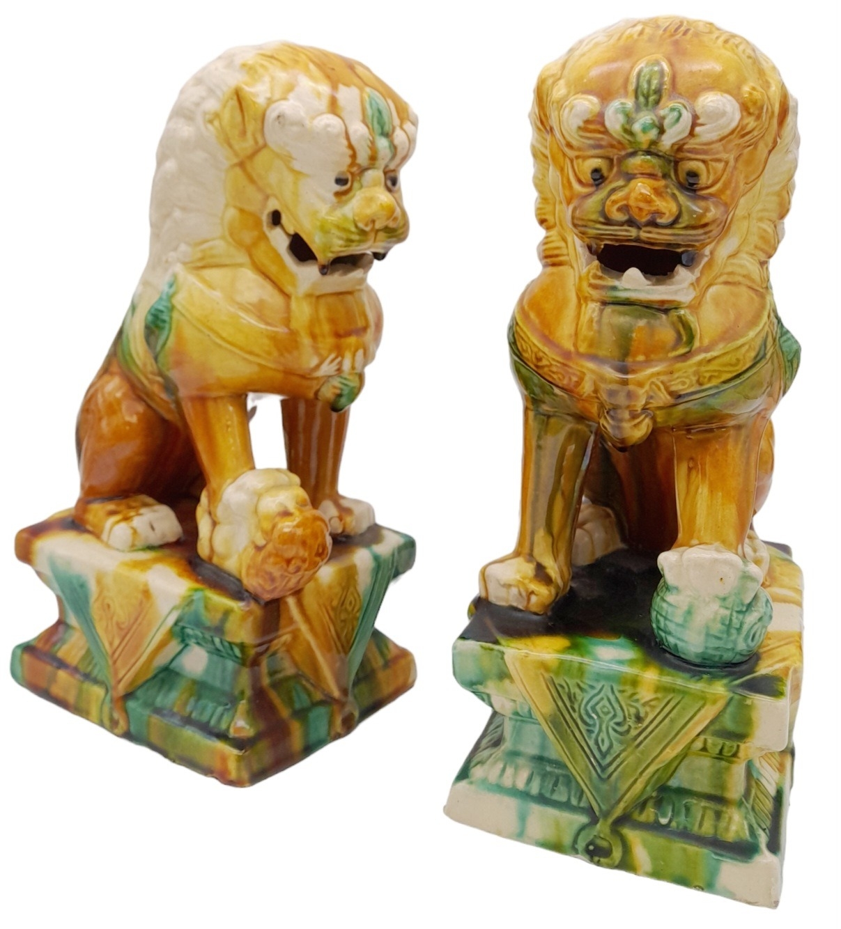 A Pair of Vintage Ceramic Chinese Fu Dogs. Beautifully coloured. 26cm tall. - Image 2 of 7
