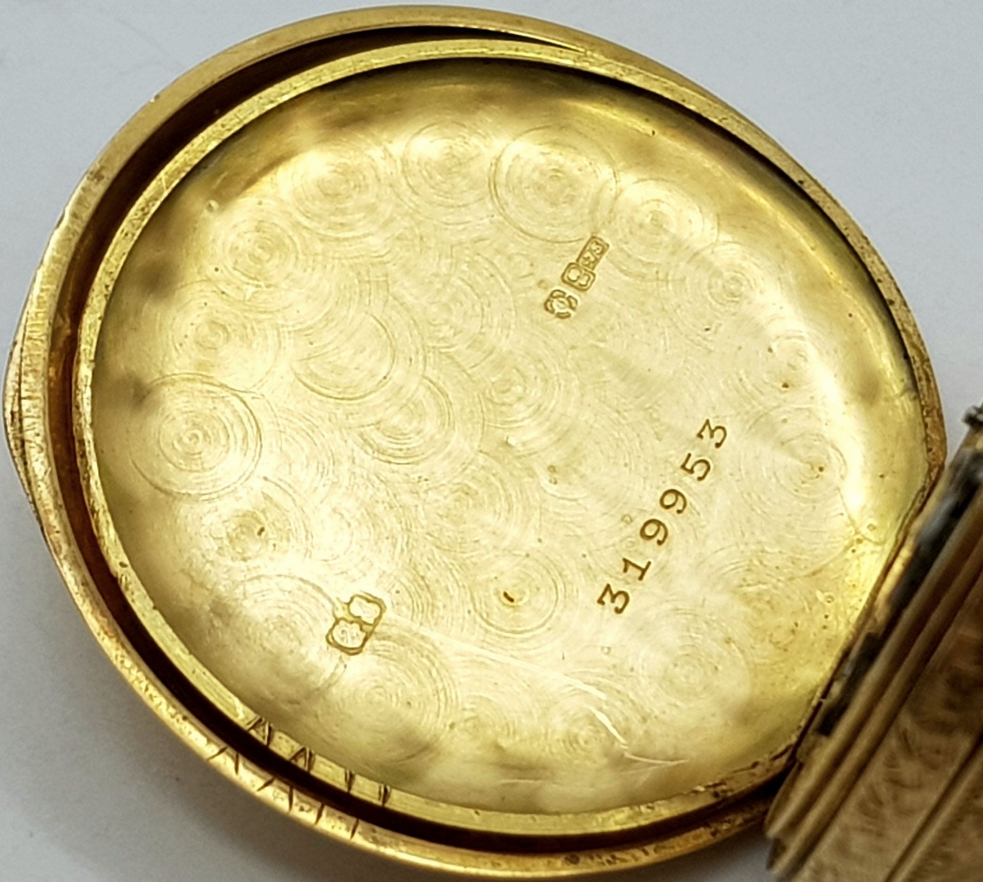 A Vintage 18K Gold Miniature Pocket Watch. A beautifully engraved half-hunter design. Top winder. - Bild 11 aus 11