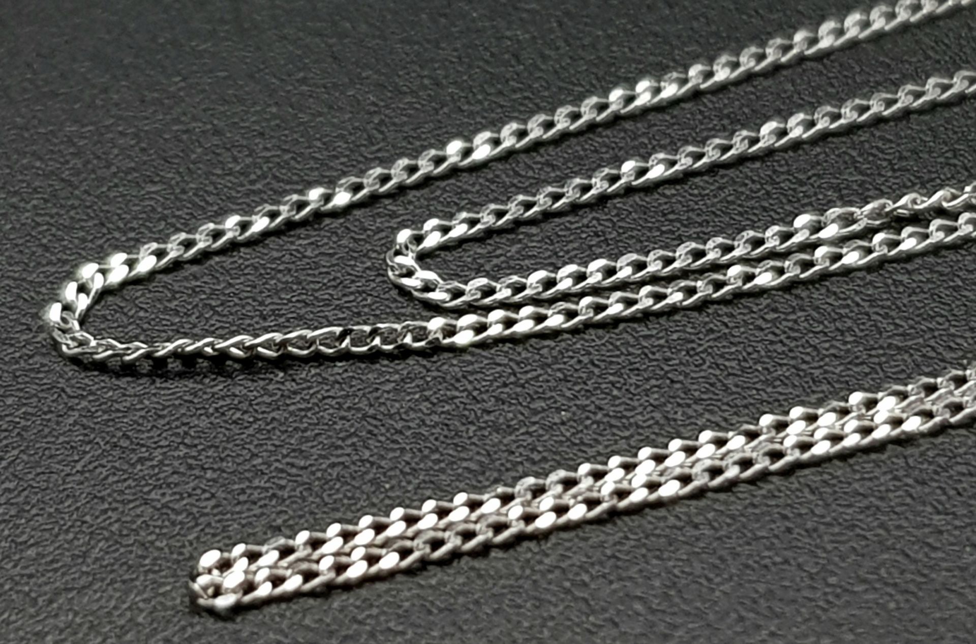 A 9 K white gold disappearing chain necklace, length: 46 cm, weight: 0.5 g. - Image 3 of 4