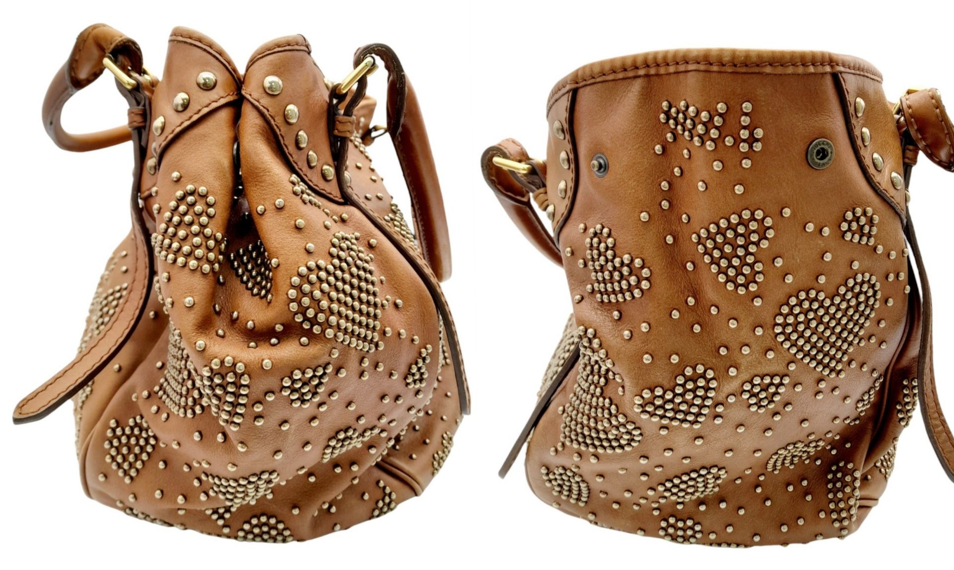 A Burberry Tan Studded Heart Hobo Bag. Leather exterior with stud embellishments, golden-toned - Bild 7 aus 8