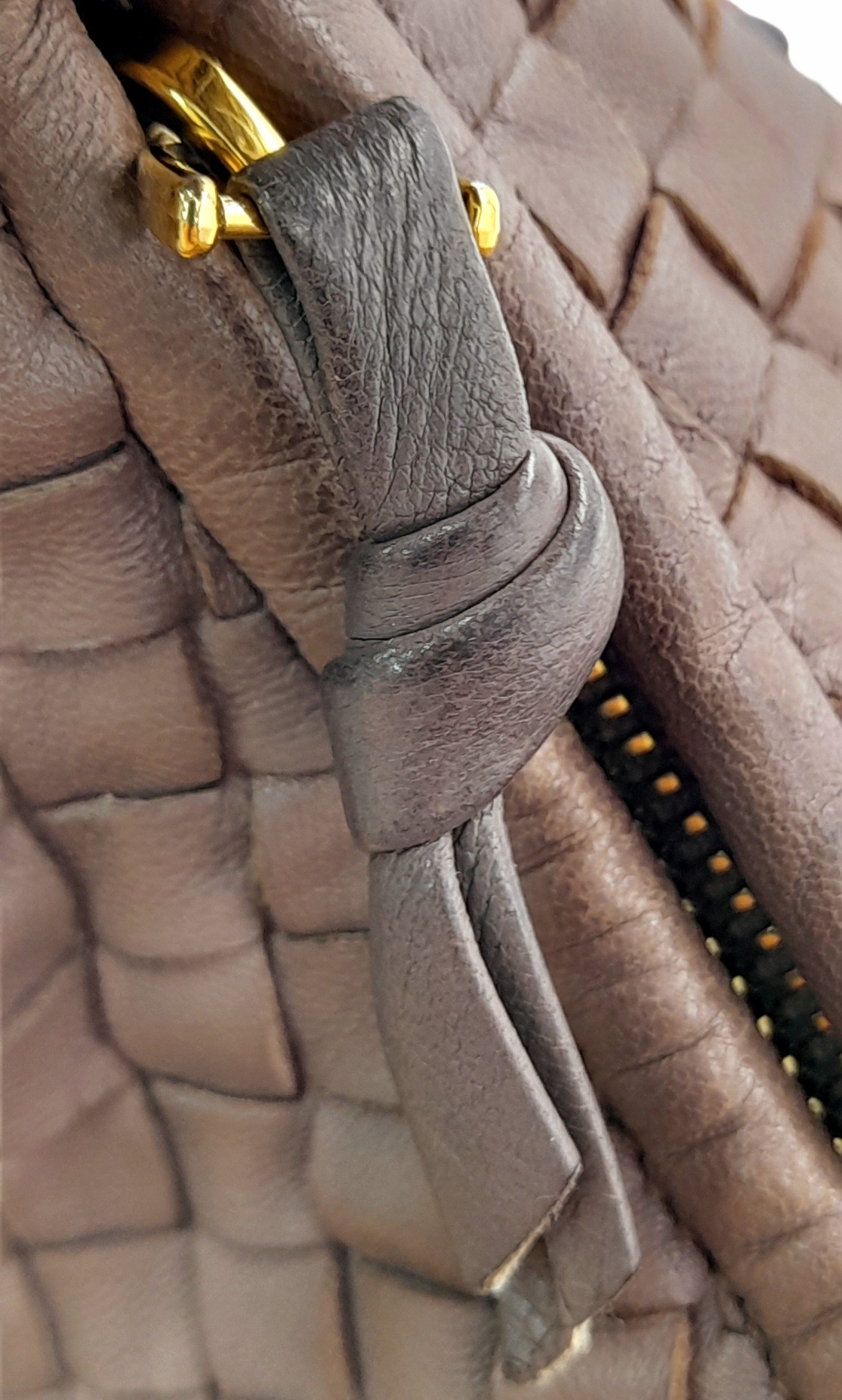 A Bottega Veneta Brown Bag. Intrecciato leather exterior with gold-toned hardware, single handle/ - Image 3 of 8