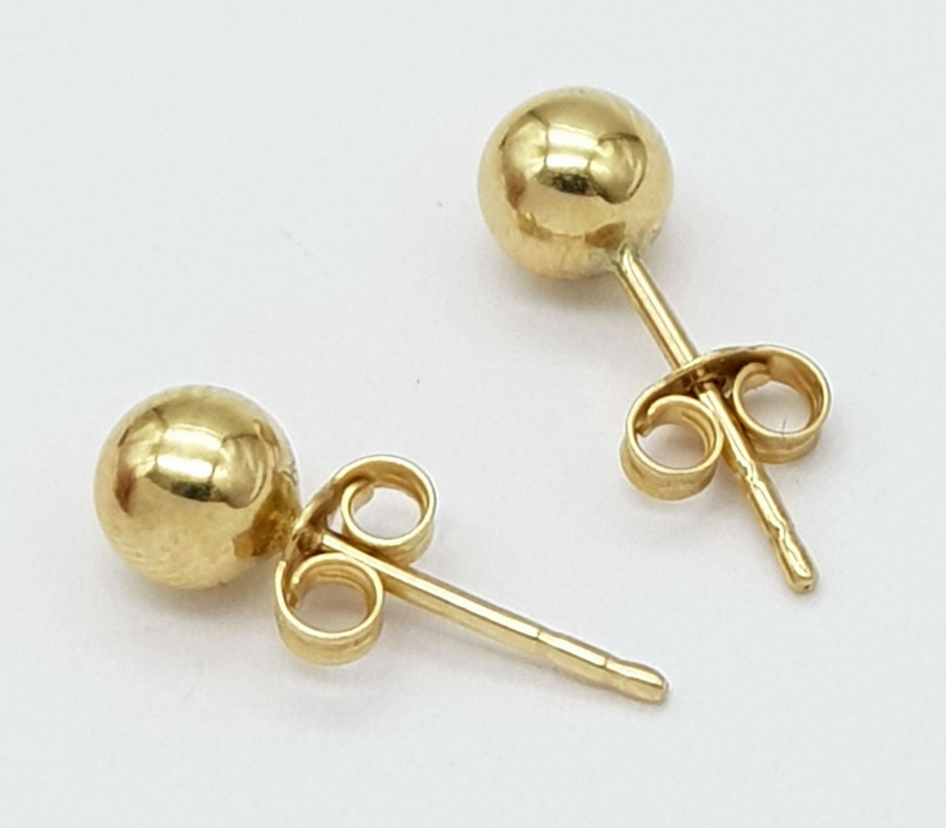A PAIR OF 9K YELLOW GOLD BALL STUD EARRINGS. 5mm diameter, 0.4g weight. Ref: SC 8021 - Image 2 of 3