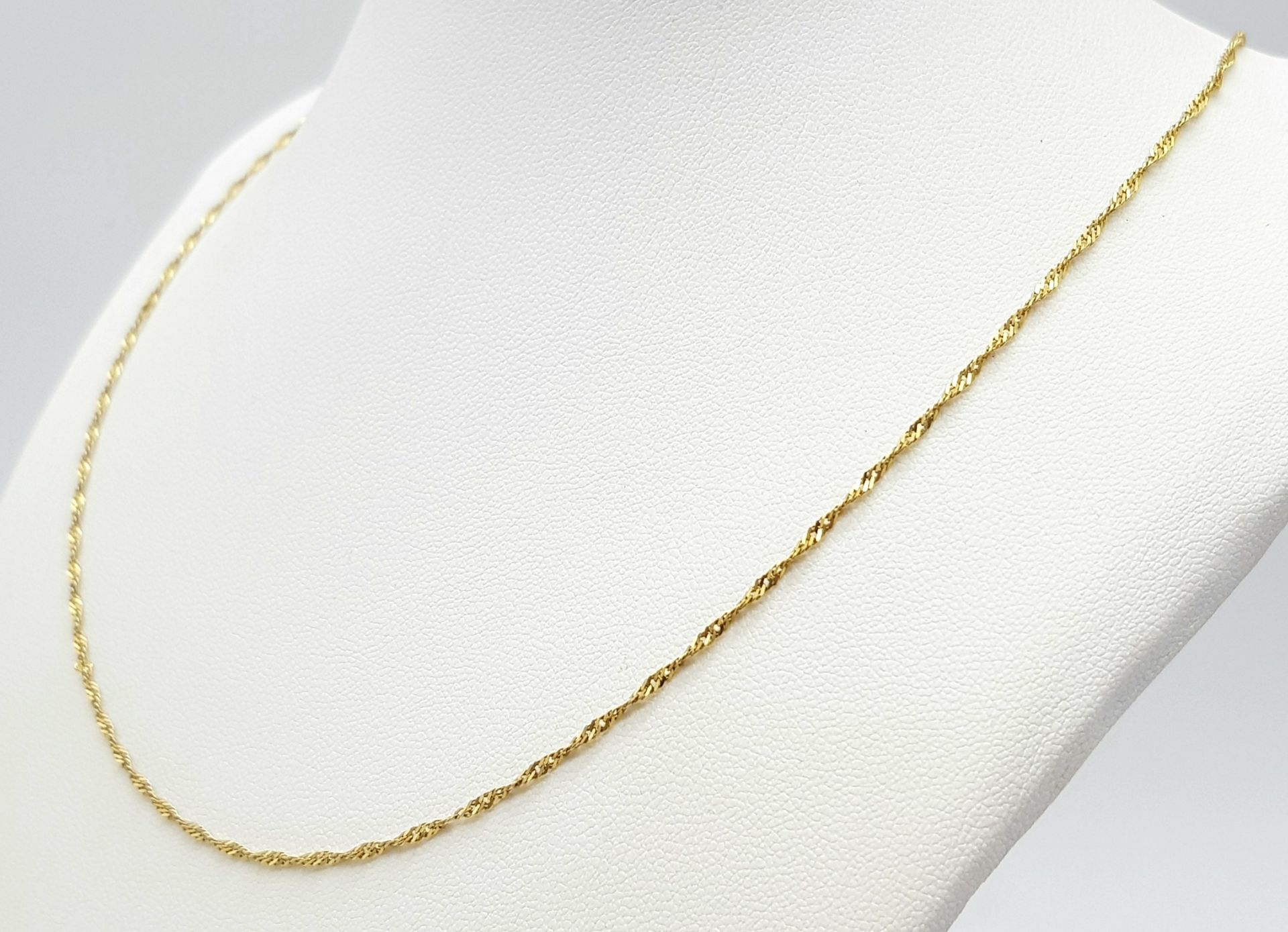 A 9K Yellow Gold Small Twist Curb Link Necklace. 44cm. 1.75g - Image 3 of 5