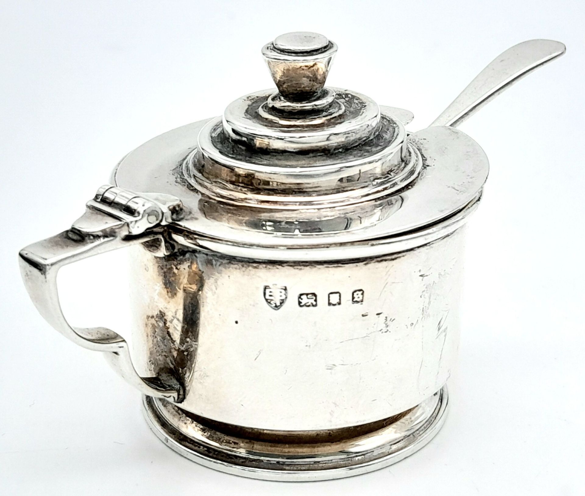 An antique sterling silver mustard pot with full London hallmarks, 1922. Come with a silver spoon - Bild 3 aus 8
