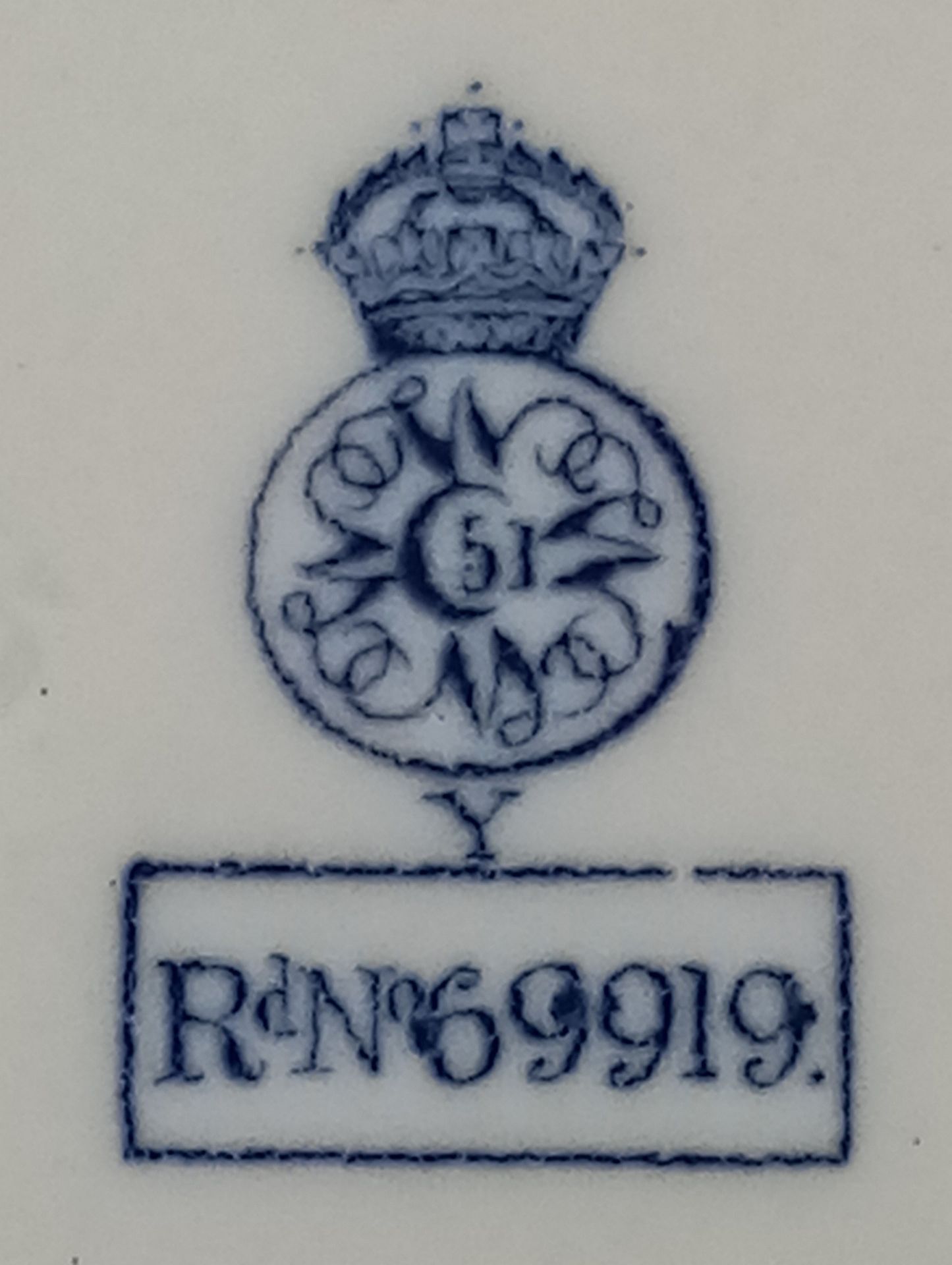 A Royal Worcester 1887 Queen Victoria Golden Jubilee Blue and White Plate. 27cm diameter. Good - Bild 2 aus 4