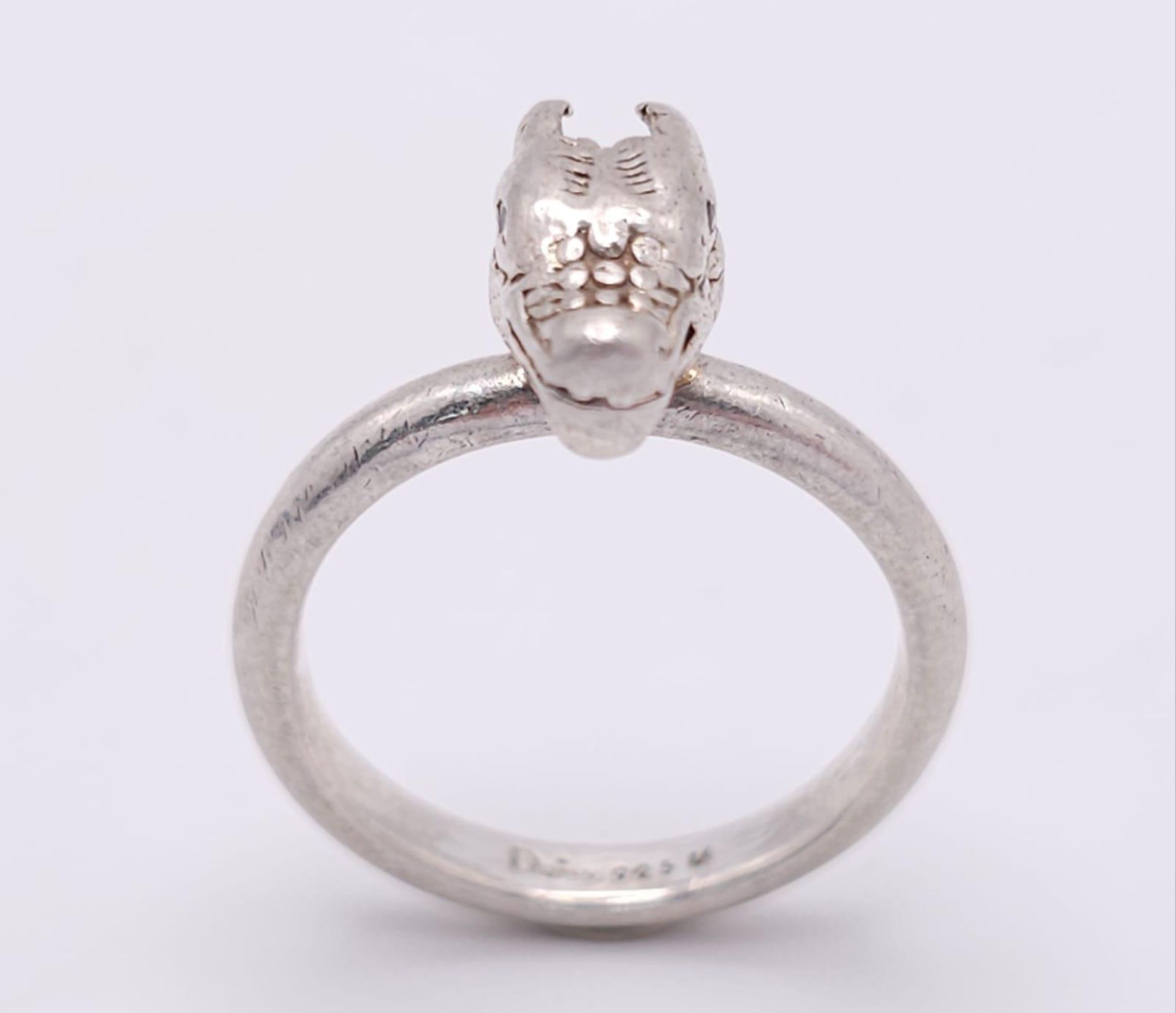 STERLING SILVER SMALL DRAGON HEAD RING, WEIGHT 4.7G SIZE N - Image 3 of 7