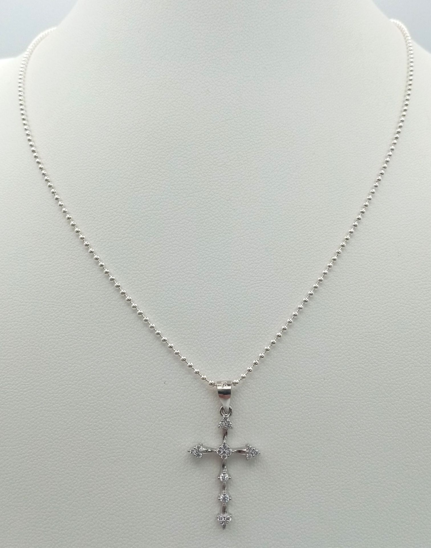 A 925 Silver Cross Pendant on a 925 Silver Chain. 3cm and 40cm. - Image 2 of 5
