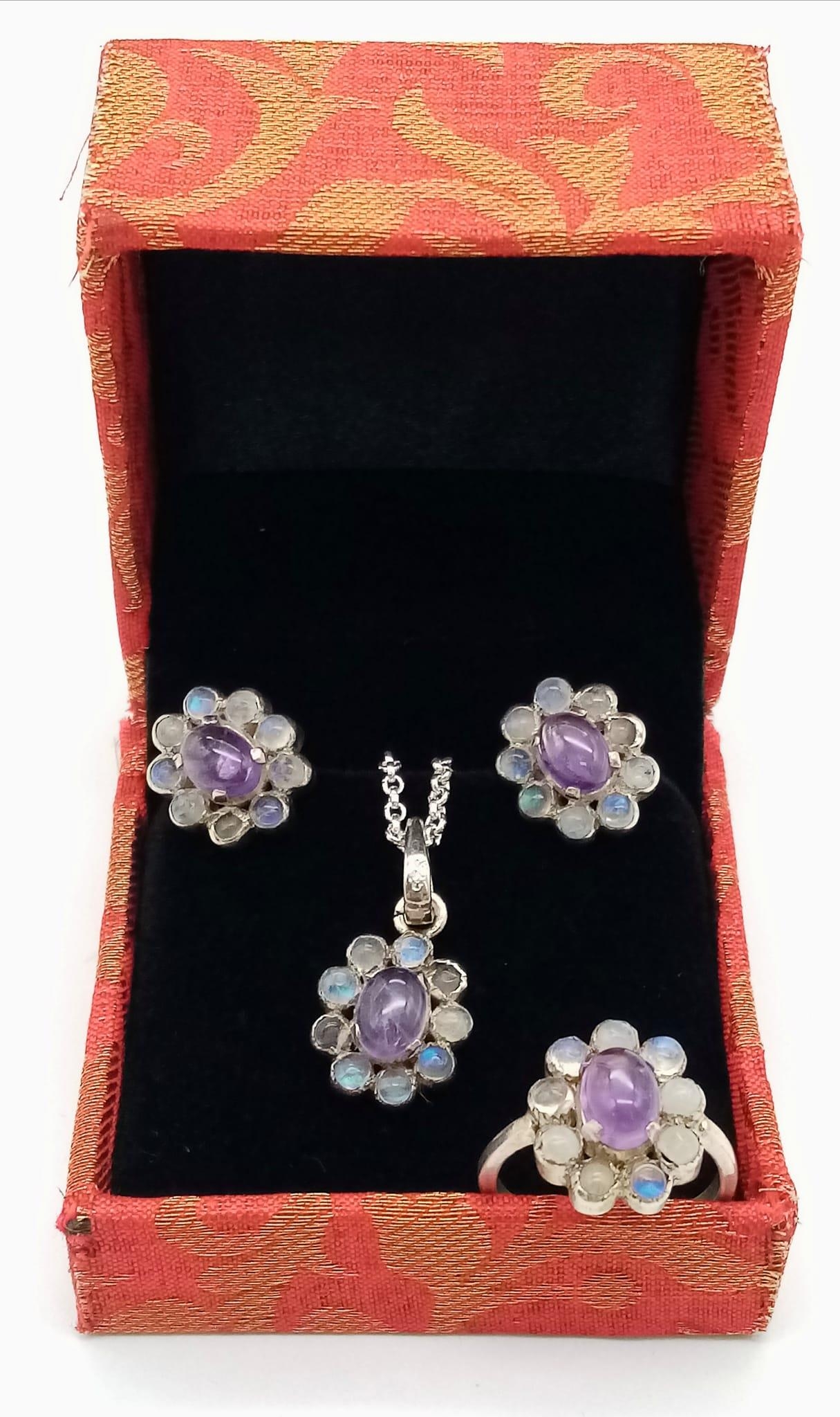An Amethyst & Moonstone 925 Silver Jewellery set - comprising of a necklace and pendant - 42cm, - Image 5 of 5