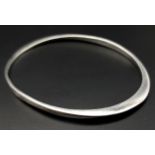 A STERLING SILVER BANGLE. 7.7cm inner diameter, 9.8h weight. Ref: SC 8080