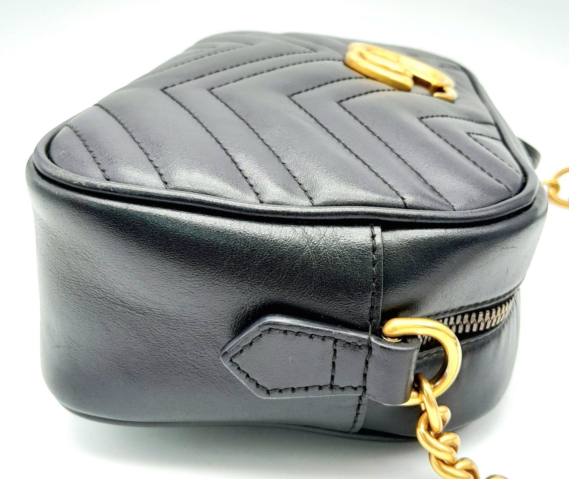 A Gucci Marmont Quilted Leather Cross-Body bag. Adjustable shoulder strap. Gold-tone Hardware. Beige - Bild 2 aus 12