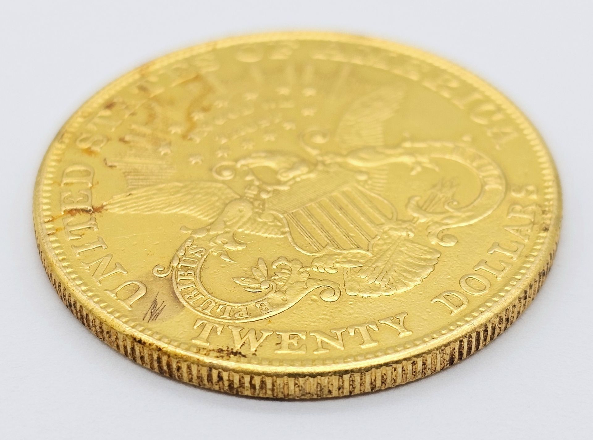 A $20 GOLD LIBERTY COIN DATED 1907 AND WEIGHING 33.43gms THIS COIN IS IN VERY GOOD CONDITION - Image 6 of 8