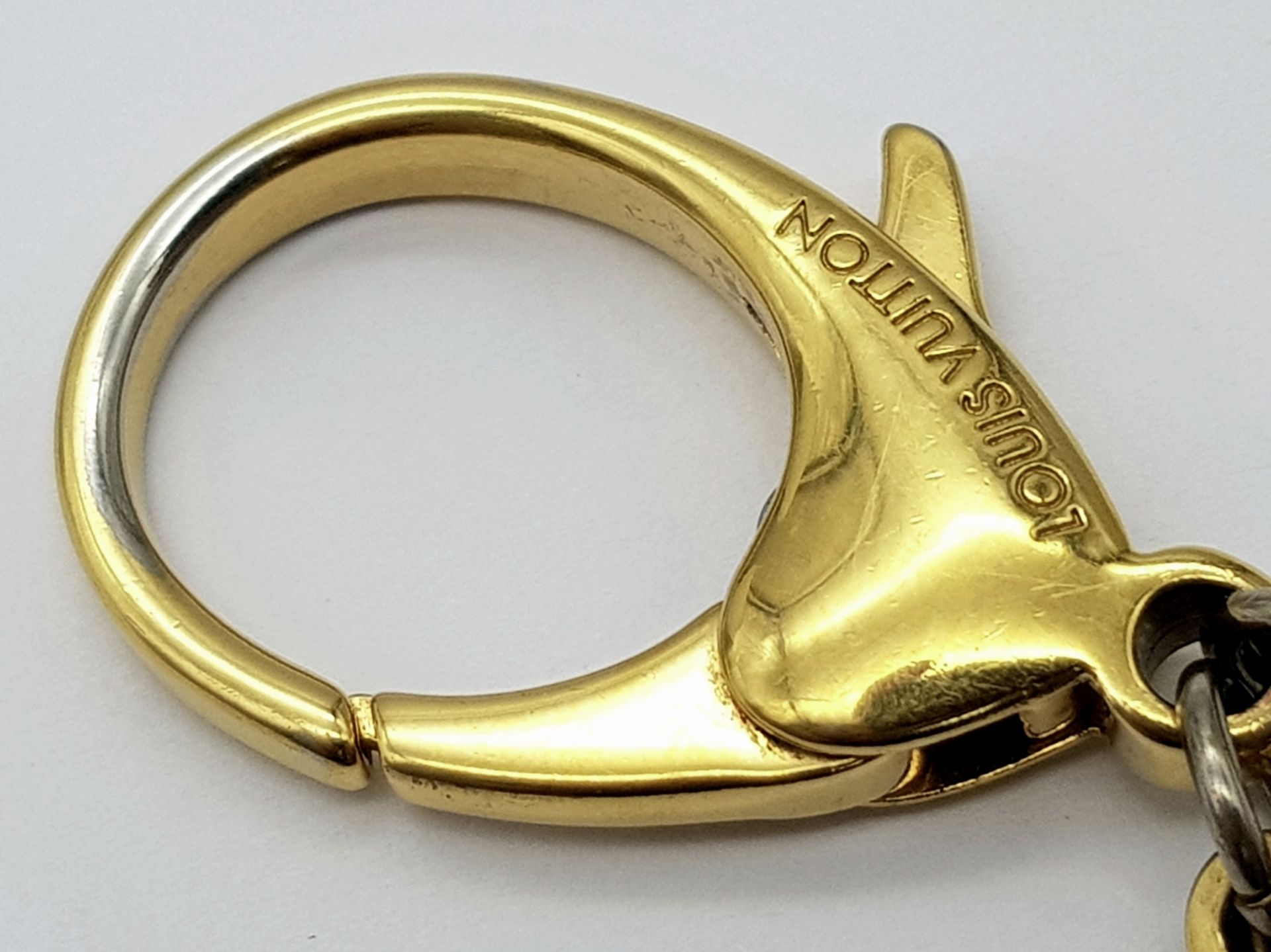 A Louis Vuitton Bijoux Sac Tapage Charm/Key Ring. Gold and silver-toned hardware with iconic LV - Bild 4 aus 7