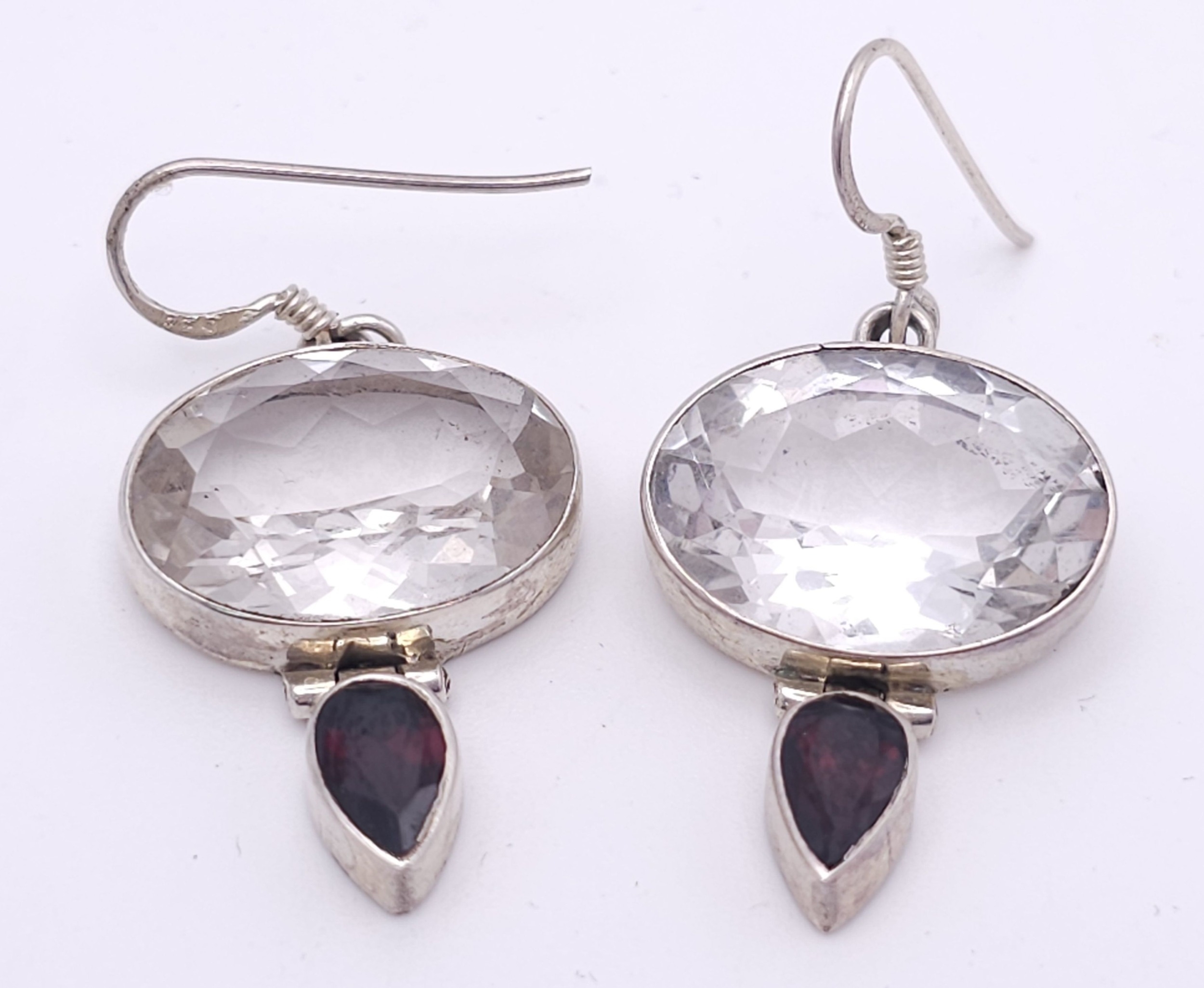 A Pair of Vintage Sterling Silver Quartz and Garnet Set Earrings. 4cm Length. Set with 1.9cm Long - Image 6 of 7