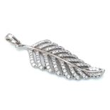 A Sterling Silver Stone Set Leaf Drop Pendant. 4.2cm length, 3.5g total weight. Ref: 8297