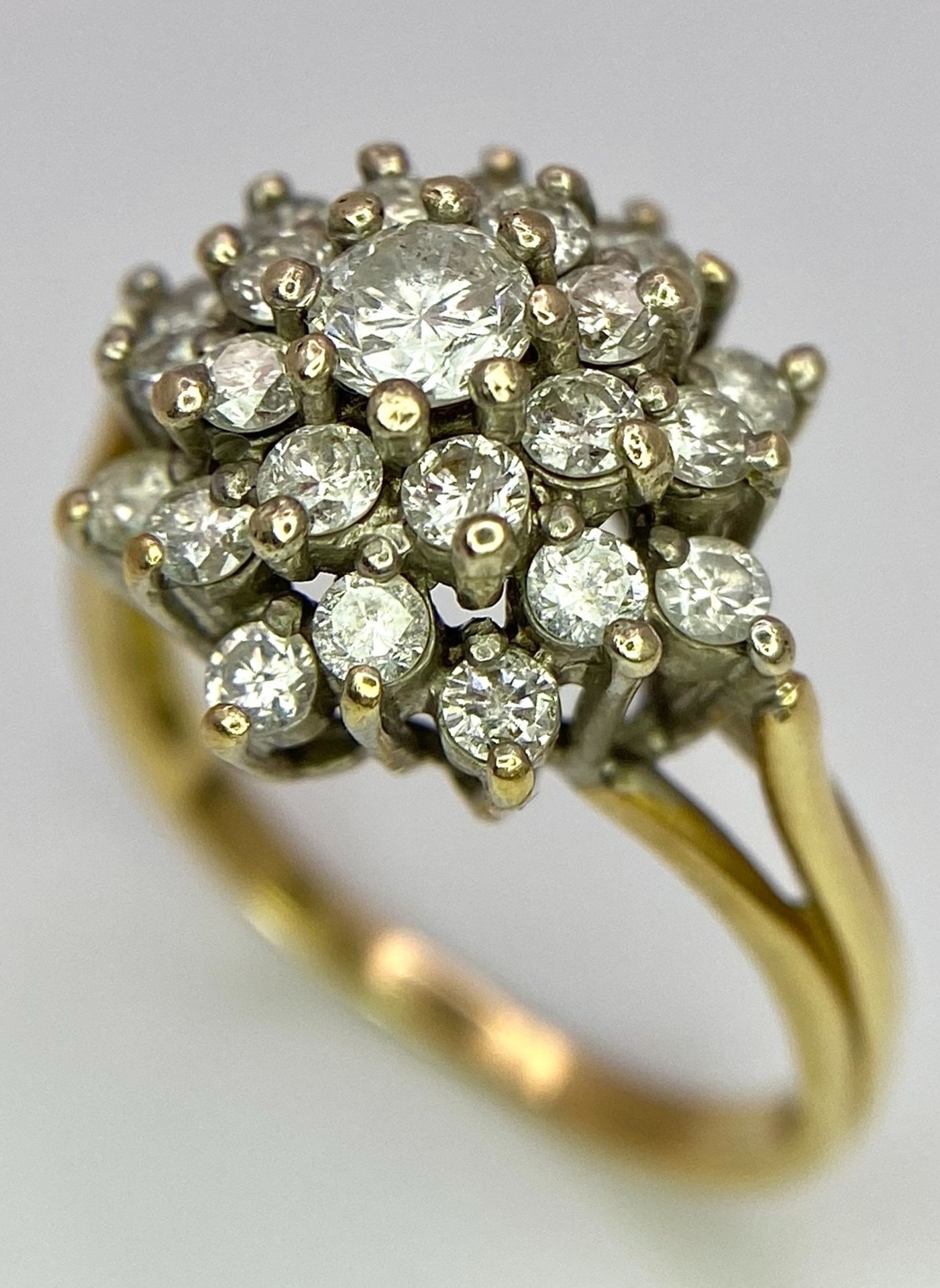 AN 18K YELLOW GOLD DIAMOND CLUSTER RING - 1CTW. 4.2G. SIZE L 1/2. - Image 5 of 7