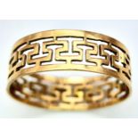 A 9 K yellow gold ring with a pierced Greek key design, size: N, weight: 1.4 g.
